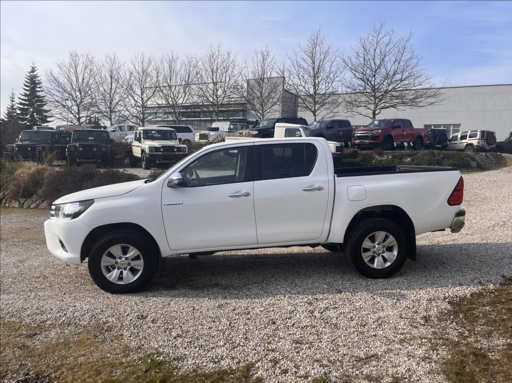 Toyota Hilux, DC 2,4 D-4D 6 MT Active 4X4 - fotka 4