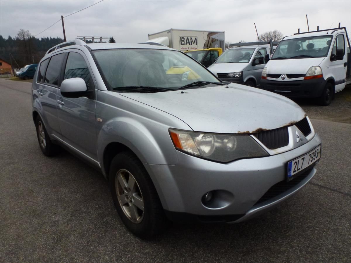 Mitsubishi Outlander, 2,0 Di-D 103KW (VW) 4x4 - fotka 4