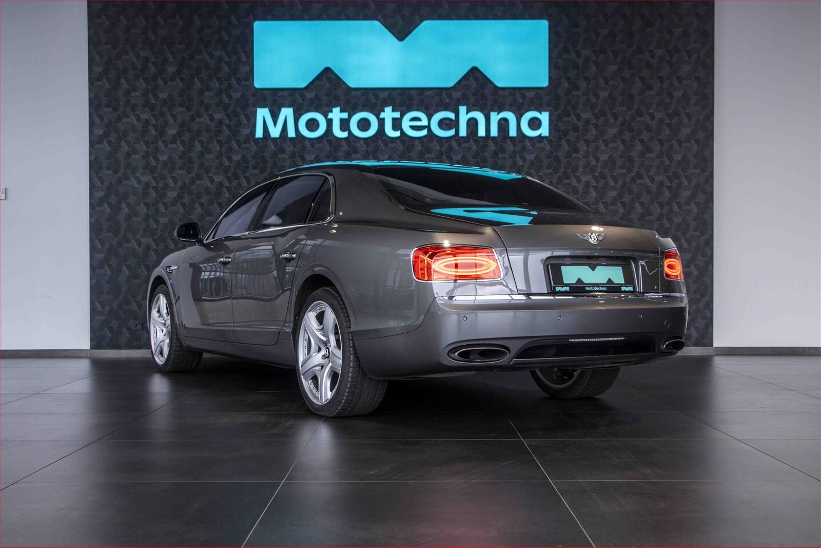Bentley Continental Flying Spur, W12, Vzduch, Pano, Paměť - fotka 3