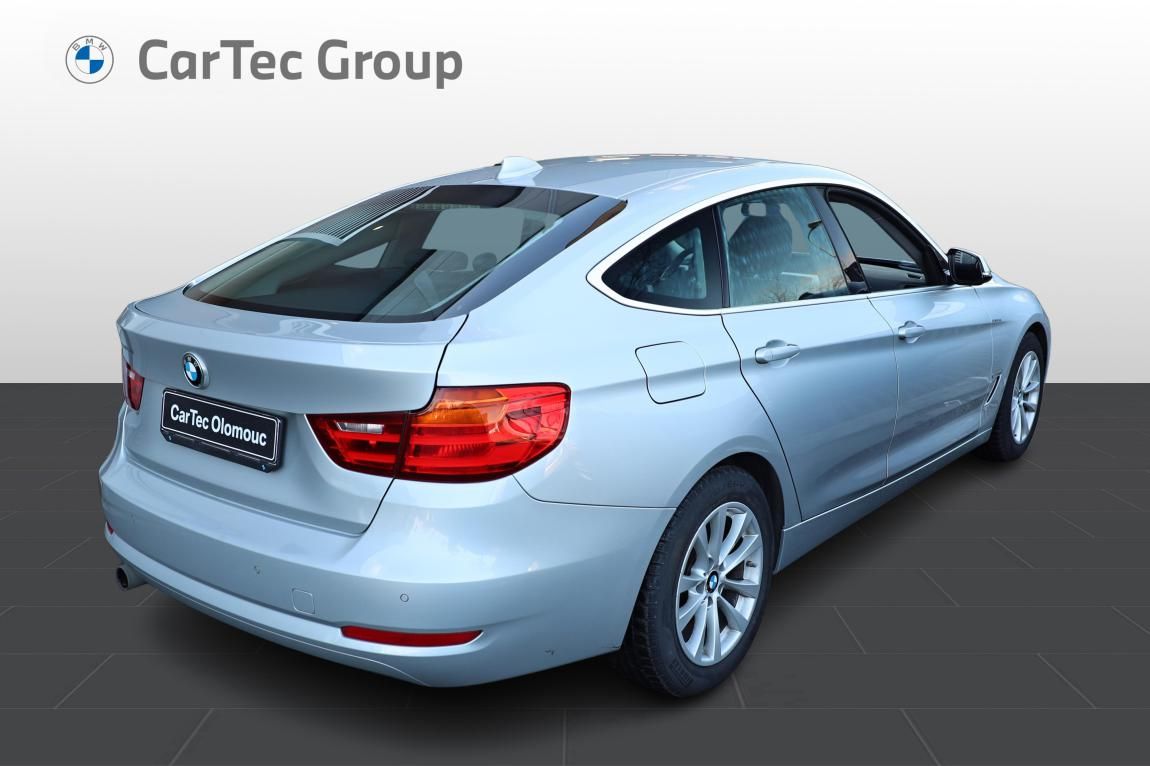 BMW Řada 3, 320i xDrive - fotka 5