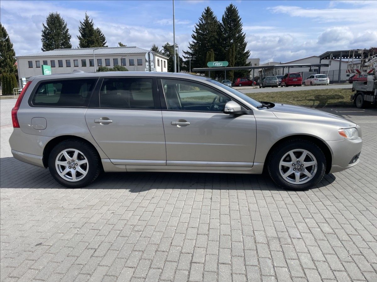 Volvo V70, 2,0 d 100kw Momentum Kinetic o - fotka 5