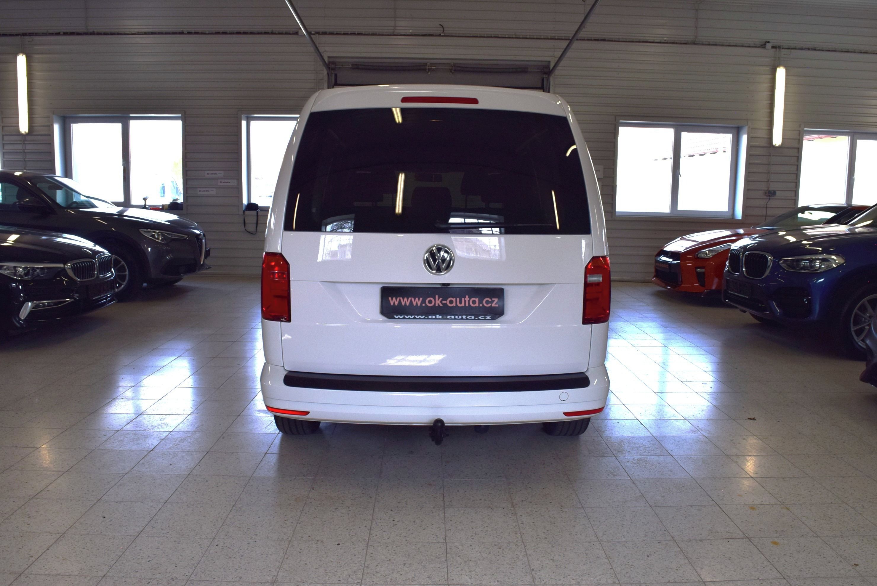 Volkswagen Caddy, 2.0 TDI MAXI 4x4 DSG 5 MÍST - fotka 4