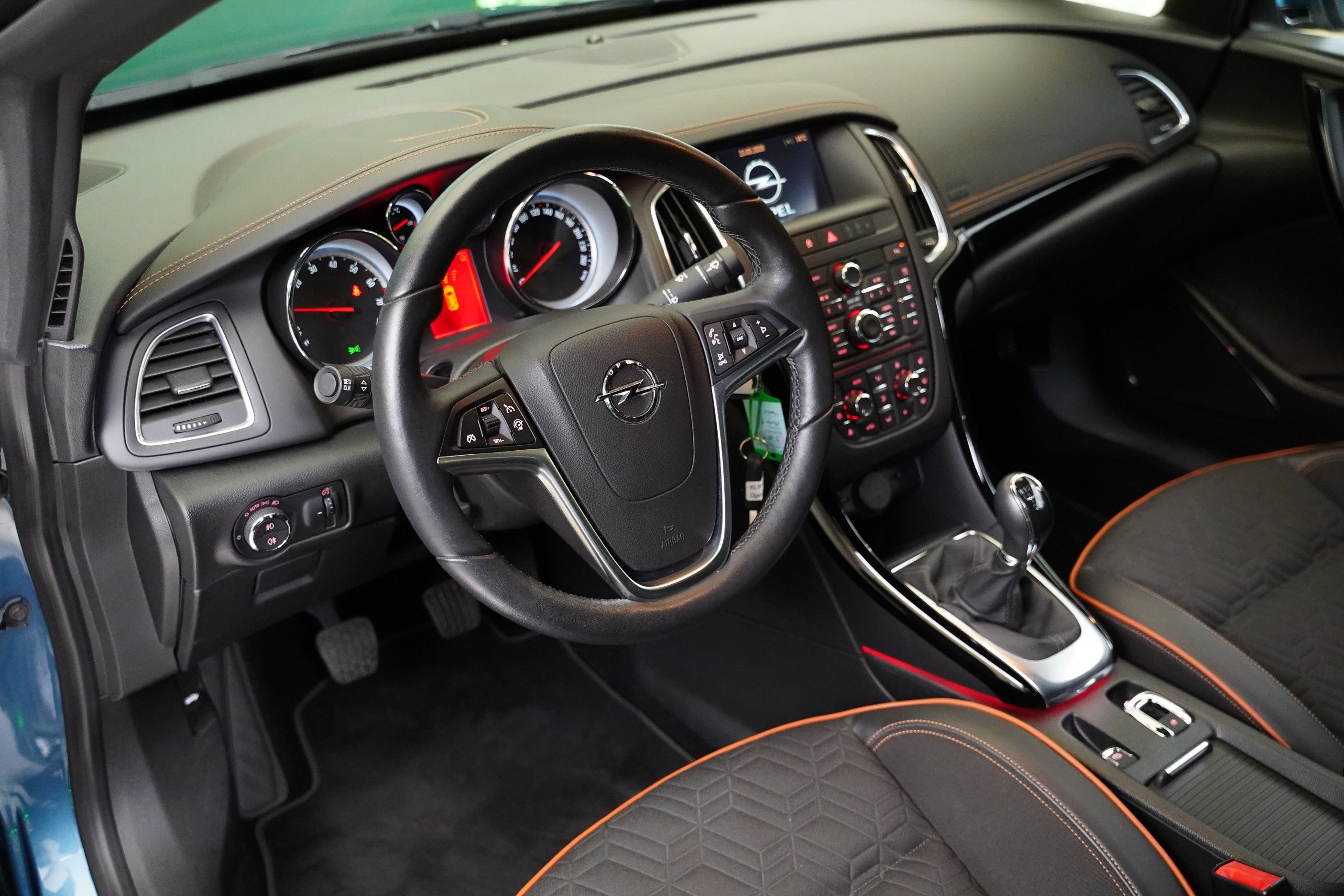 Opel Cascada, 1.4i 103 kW Turbo Innovation - fotka 5