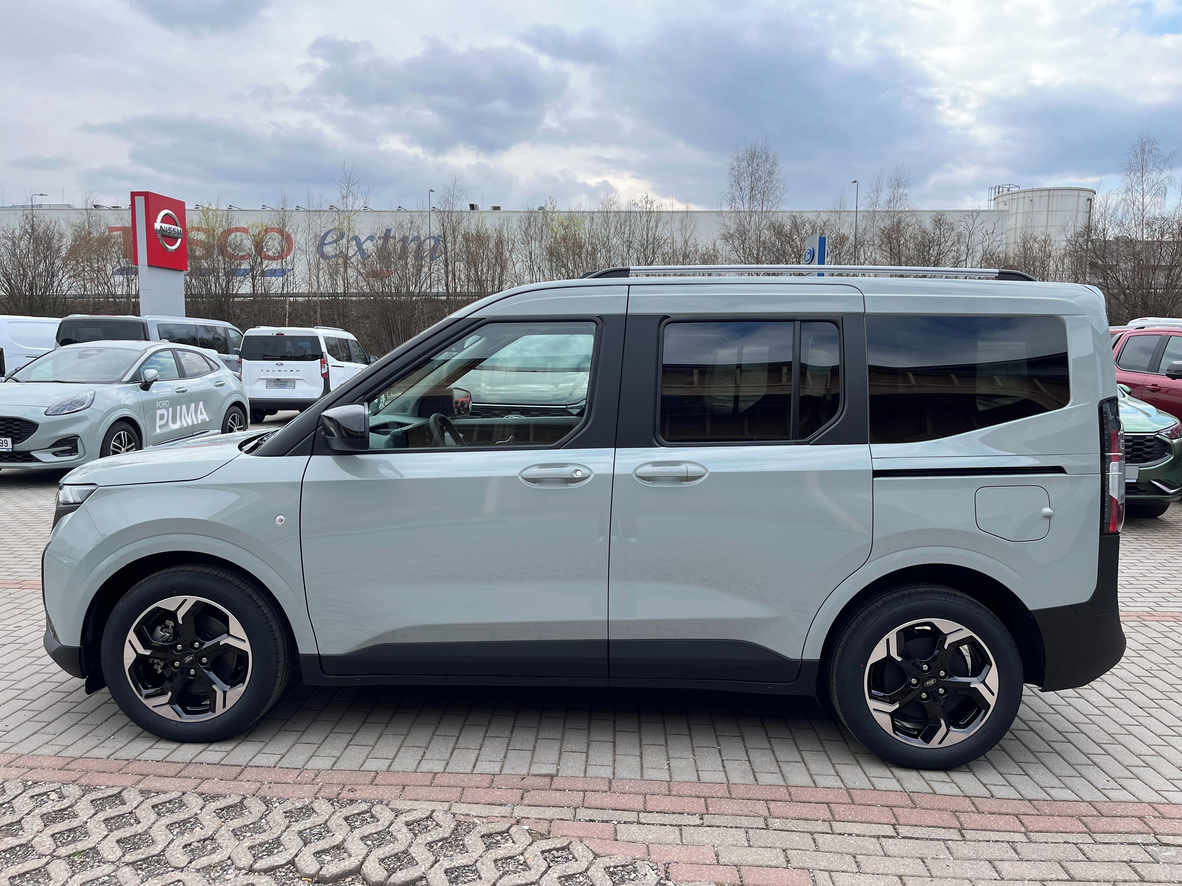 Ford Tourneo Courier, BEV 100 kW 43 kWh 150 Titanium - fotka 2