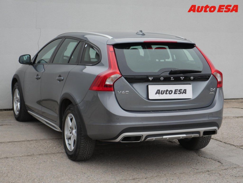 Volvo V60, 2.4 D4 Cross Country,AT - fotka 4