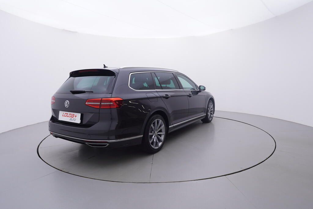 Volkswagen Passat, 2.0 TDI 140 kW - fotka 5