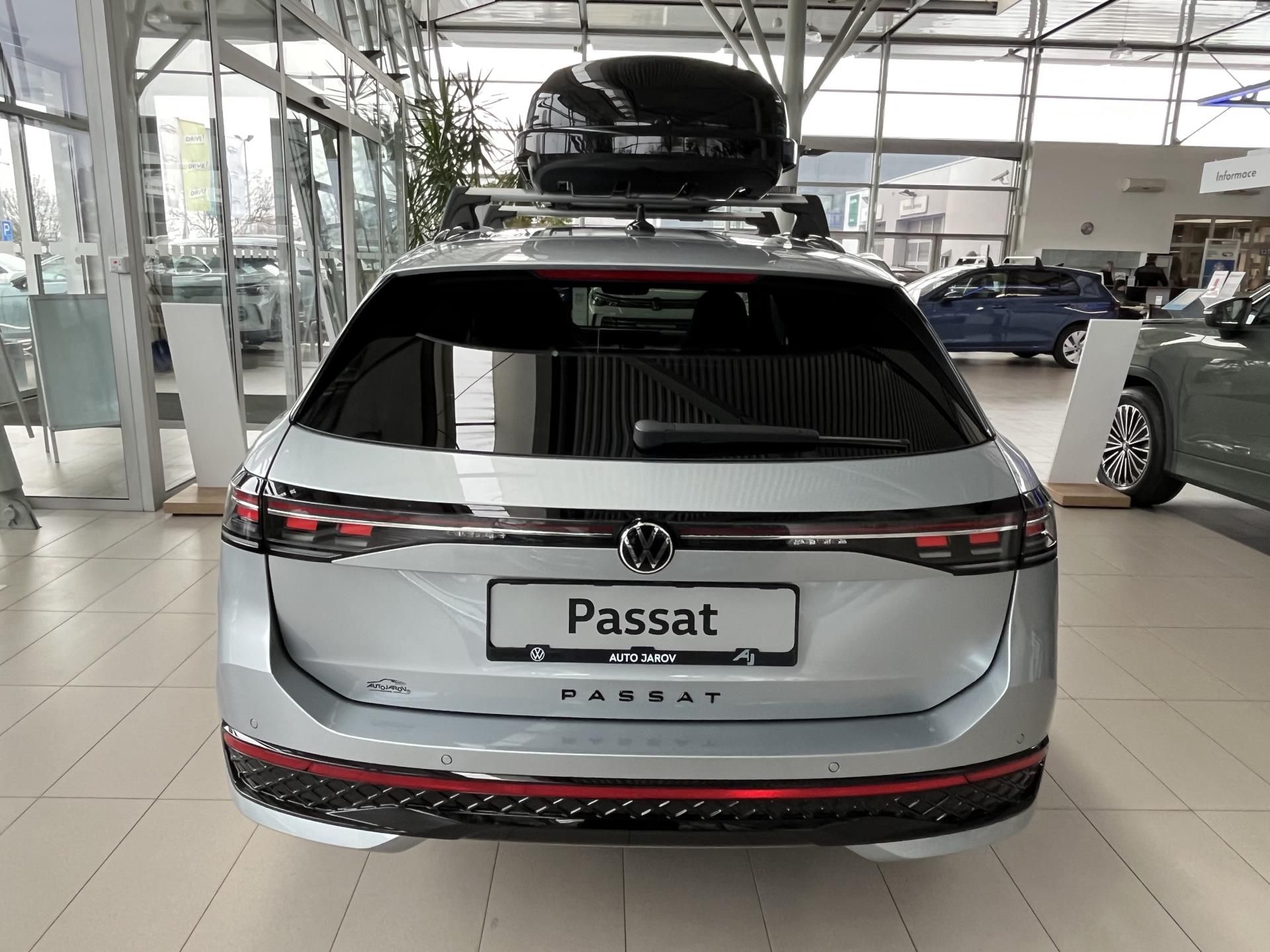 Volkswagen Passat, R-Line 2,0 TDI 110 kW - fotka 3