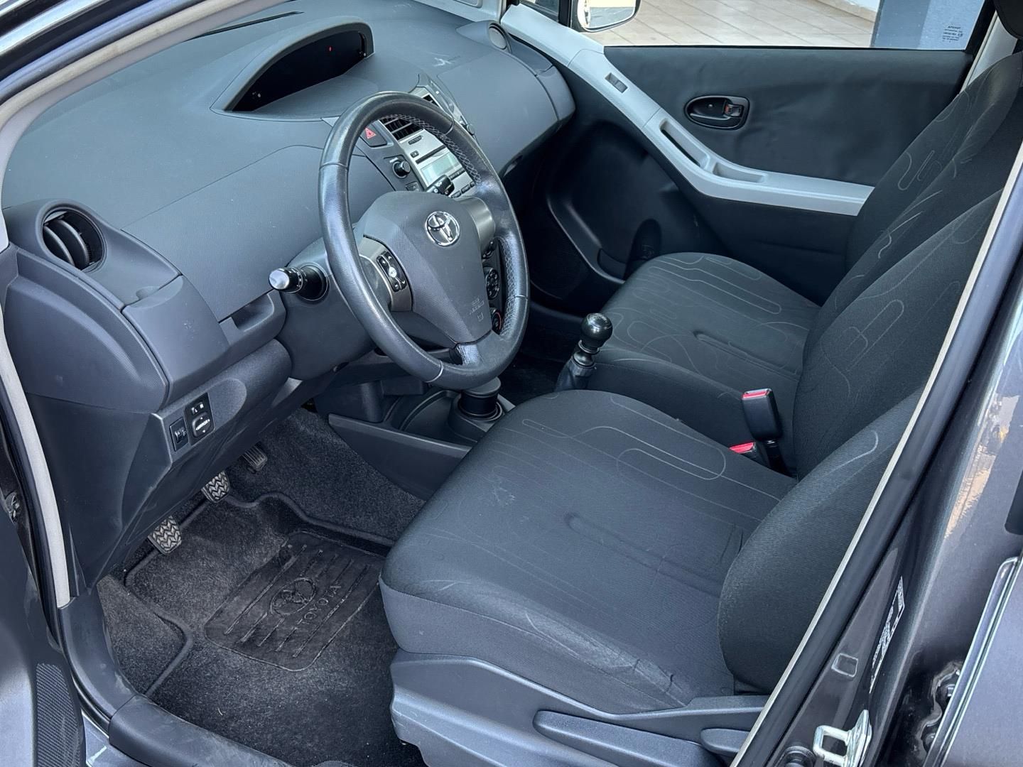 Toyota Yaris, 1.3 i / 74 kW - fotka 6