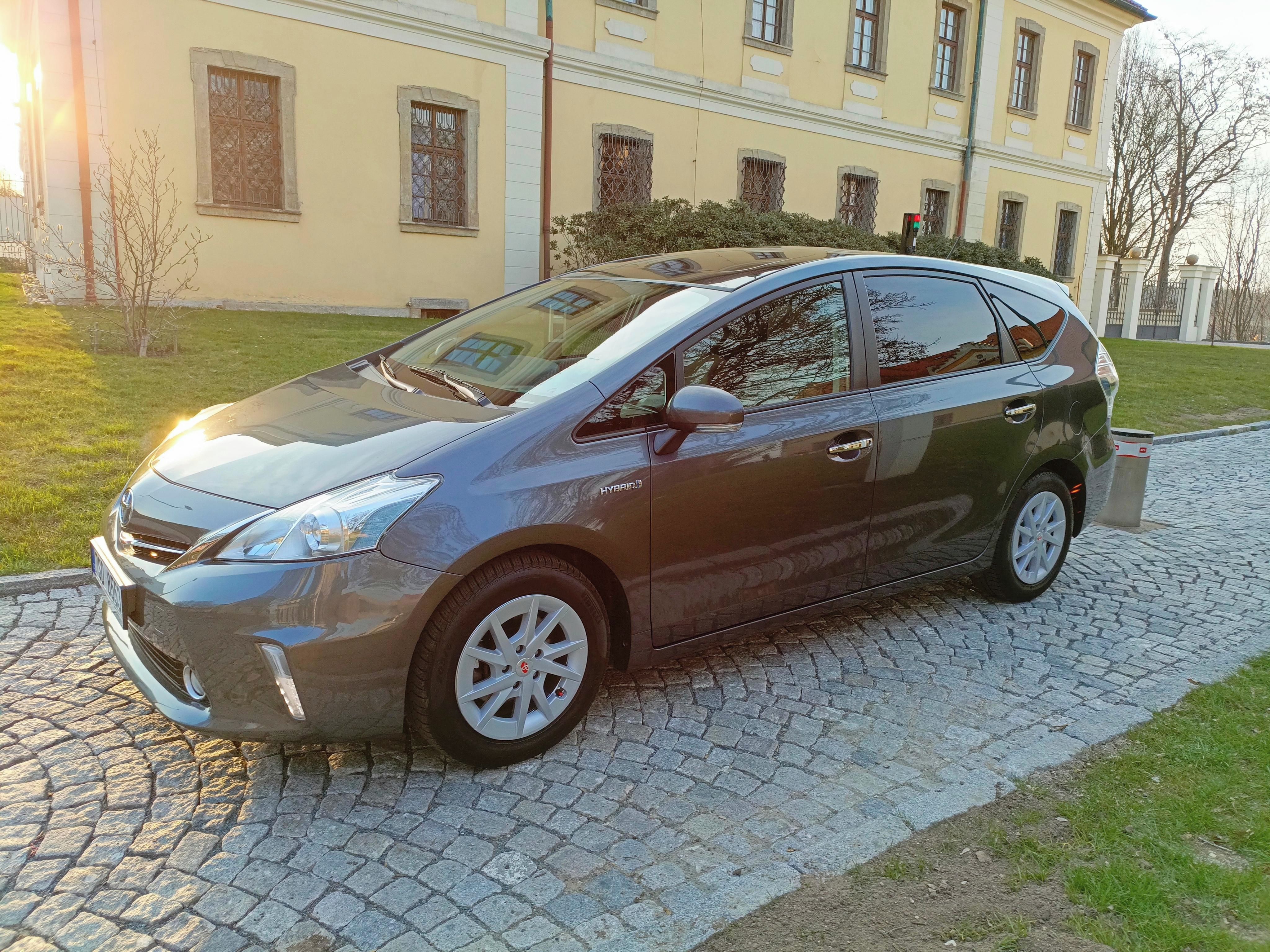 Toyota Prius, Plus Hybrid 7 mist automat - fotka 2