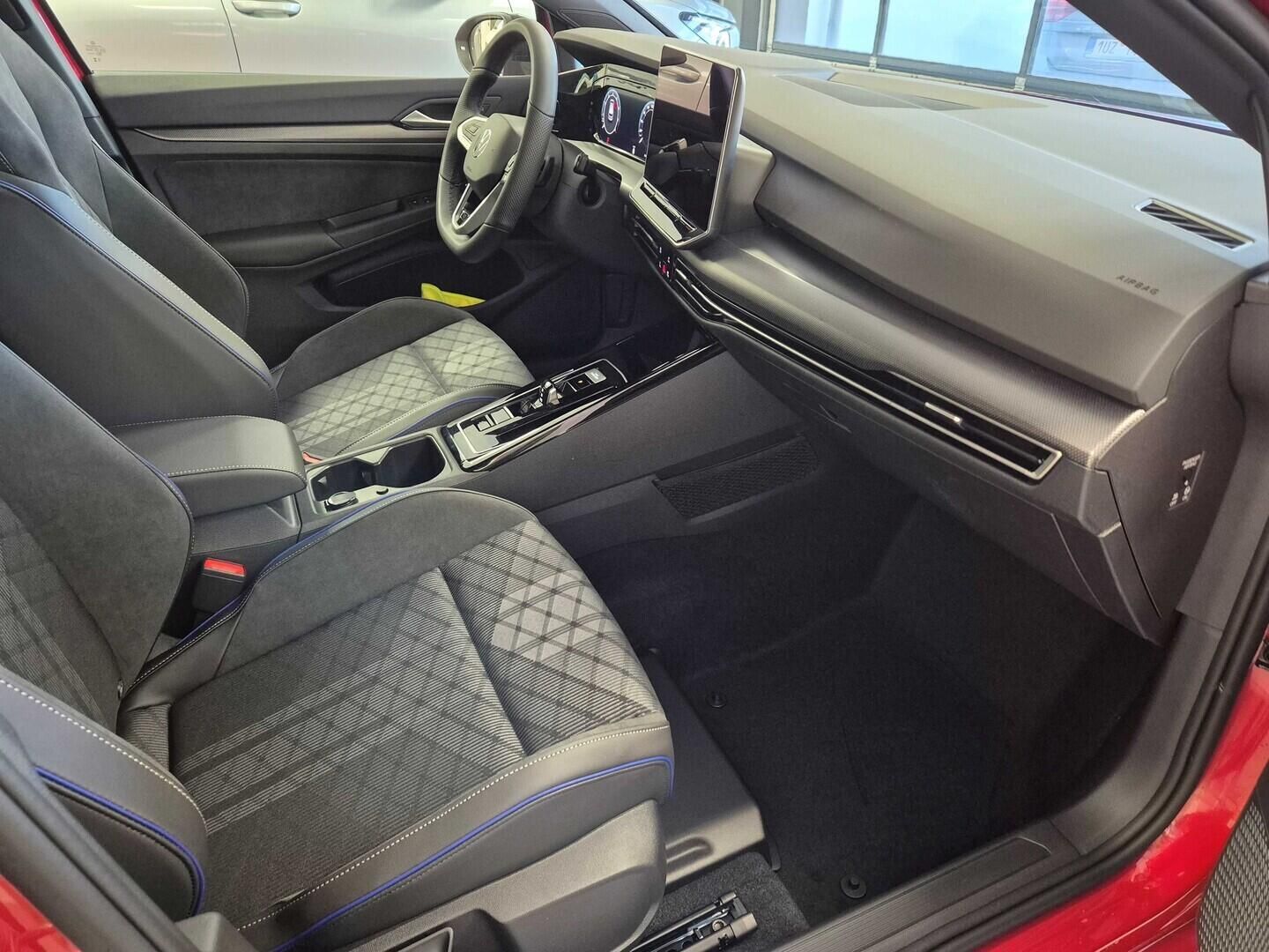 Volkswagen Golf, R-Line People 1,5 eTSI 7DSG mH - fotka 6