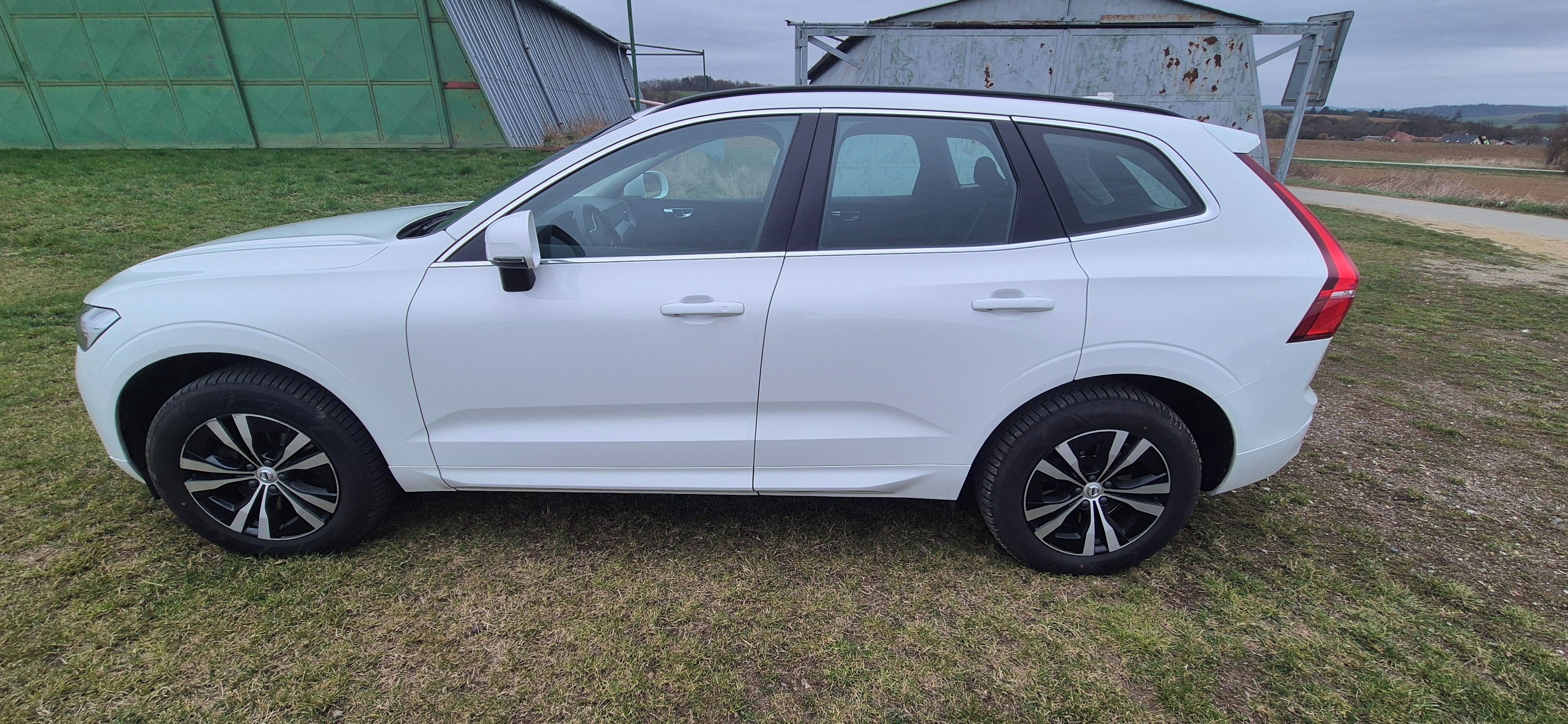 Volvo XC60, B4 AWD Momentum Pro - fotka 5