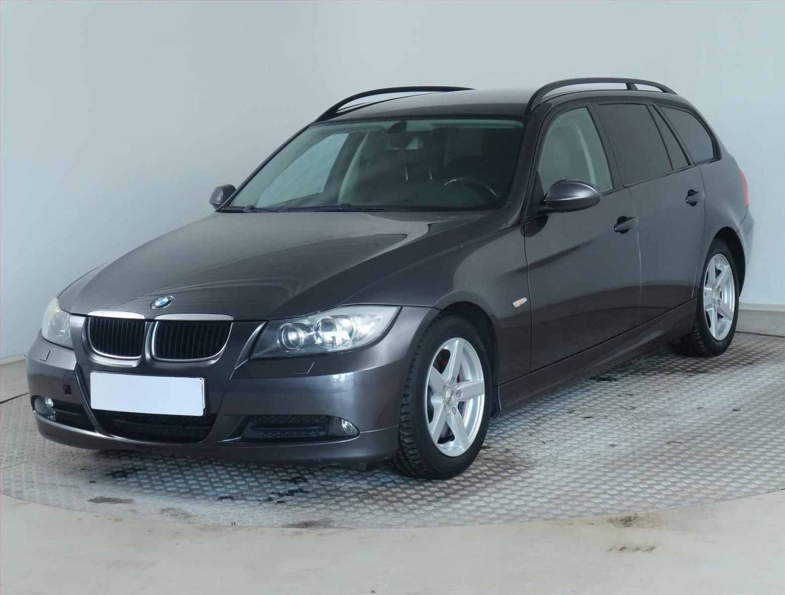 BMW Řada 3, 318 i, Parkovací asistent - fotka 2