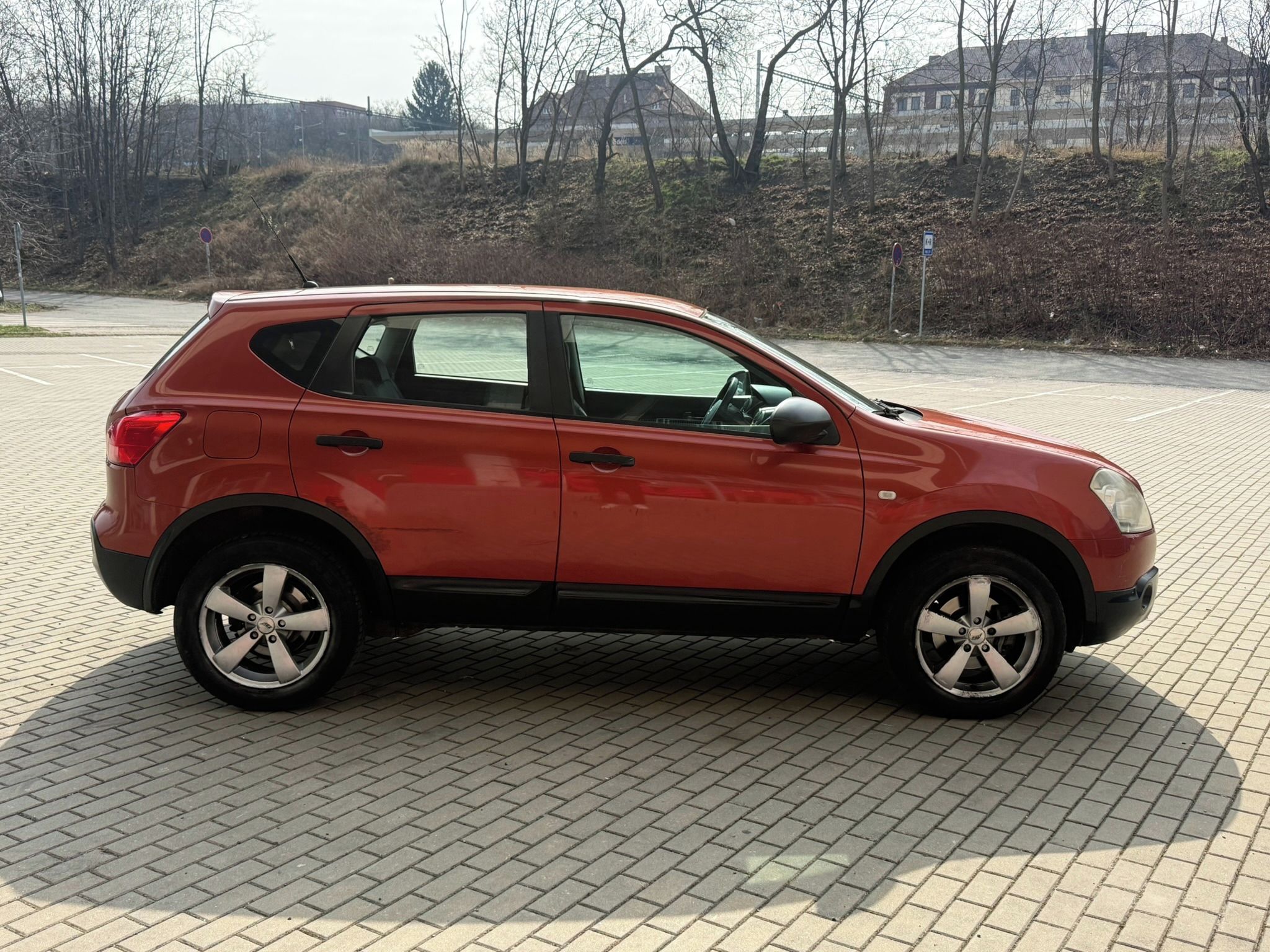 Nissan Qashqai, 1.6i, 84kw - fotka 6