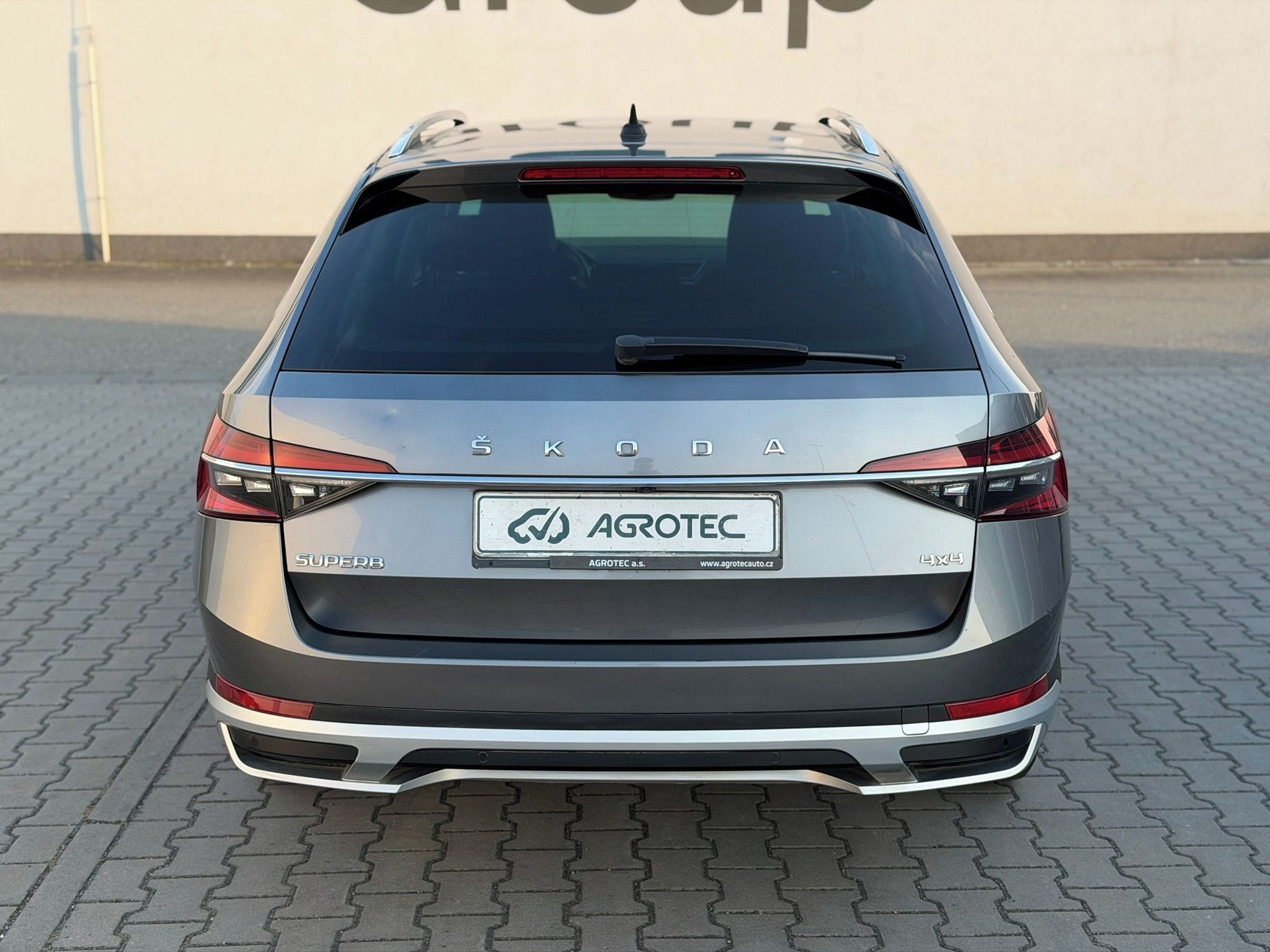 Škoda Superb, 2.0 TSI 206kW Scout Combi 4x4 - fotka 6