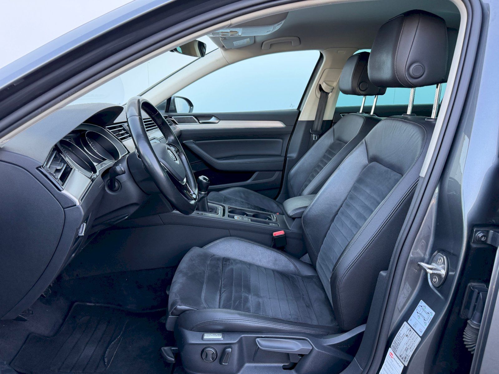 Volkswagen Passat, 2.0 TDI 110kW HighLine - fotka 5