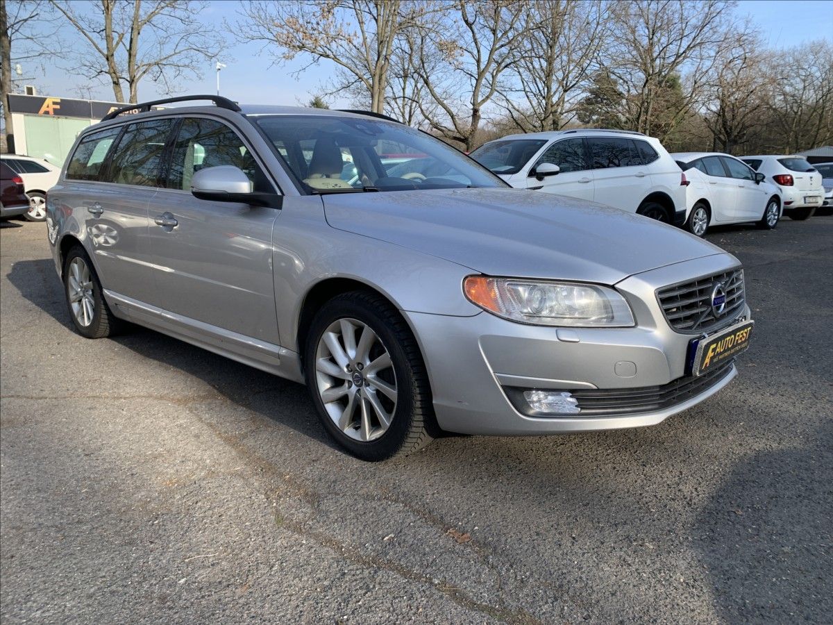 Volvo V70, 2,4 D5 AWD,ČR - fotka 3