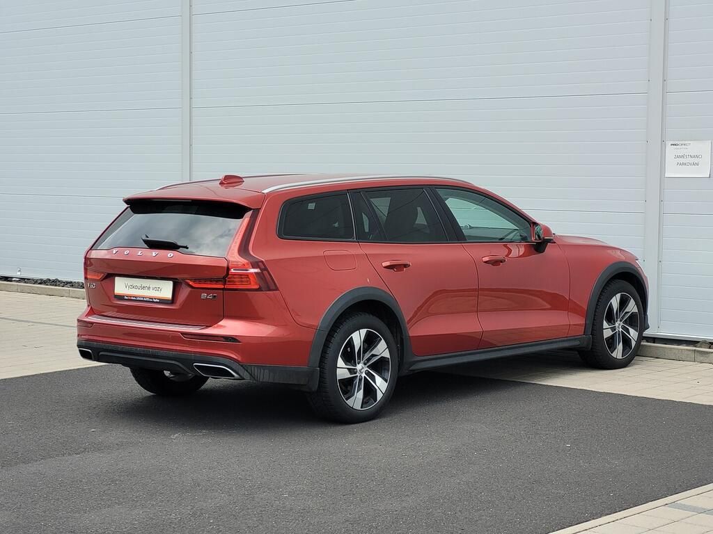 Volvo V60, Cross Country AWD 2.0 B4 145 k - fotka 5