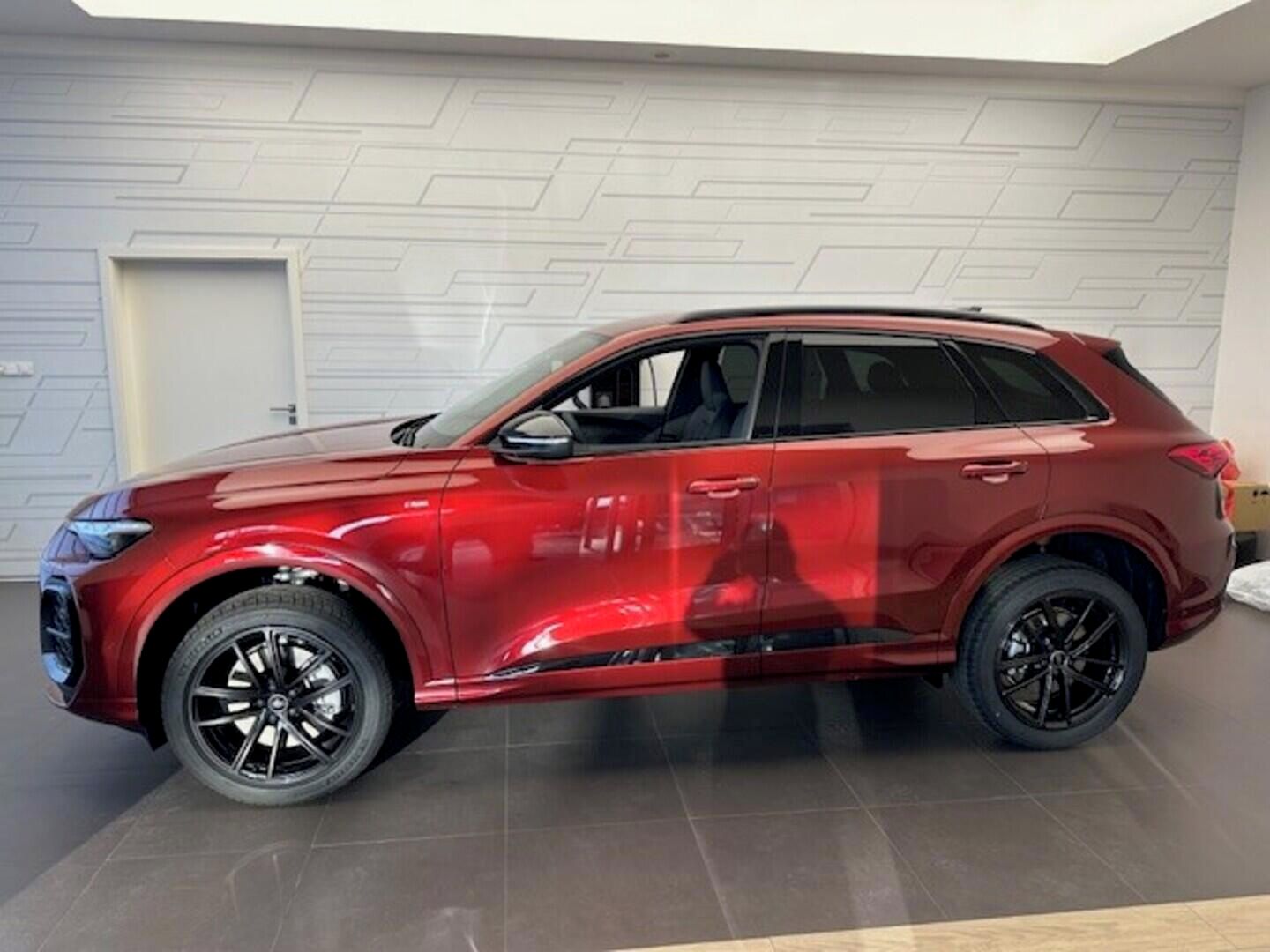 Audi Q5, S-line 40 TDI quattro STR 150 - fotka 3