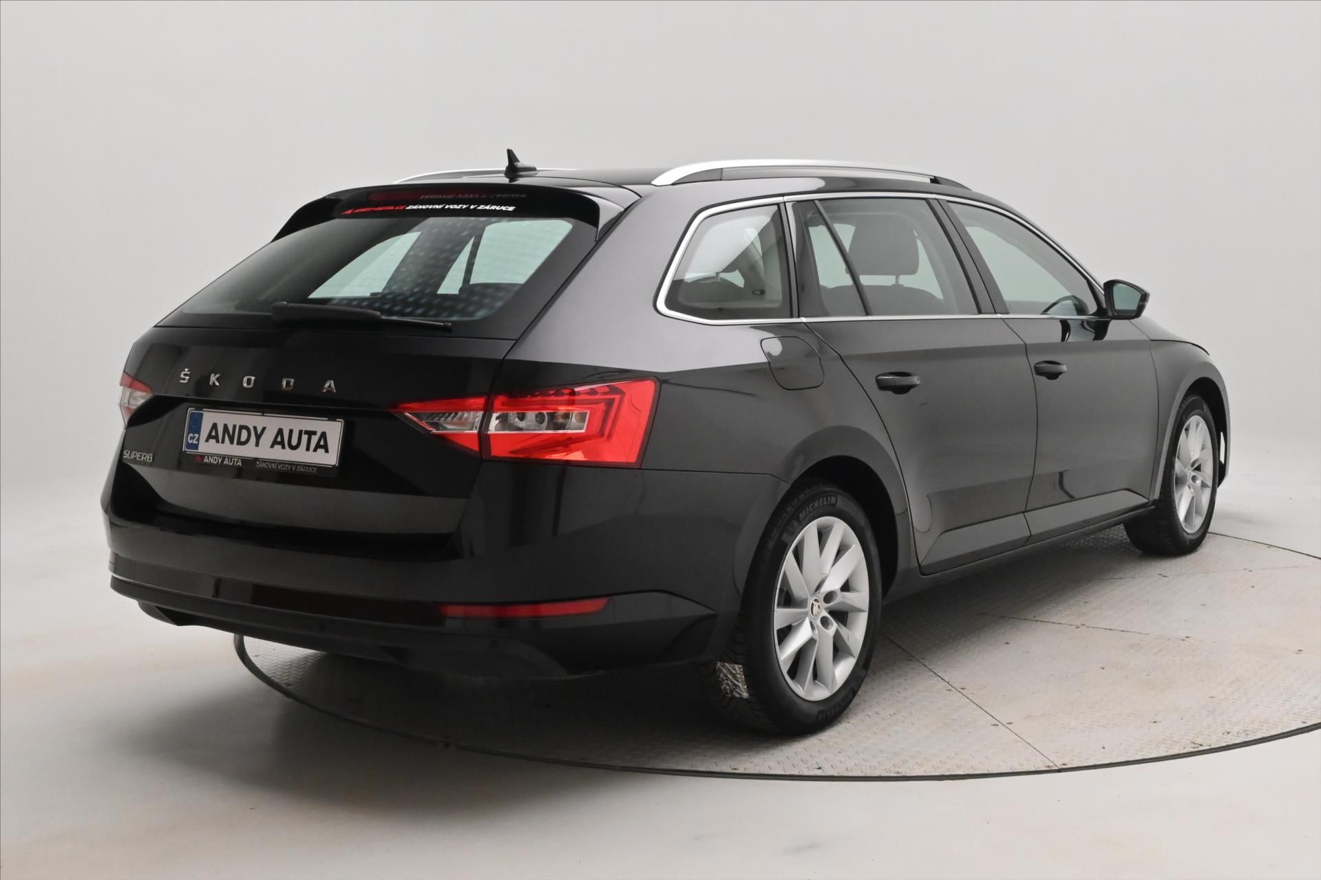 Škoda Superb, 2,0 TDI 110 kW DSG Style Záruk - fotka 5