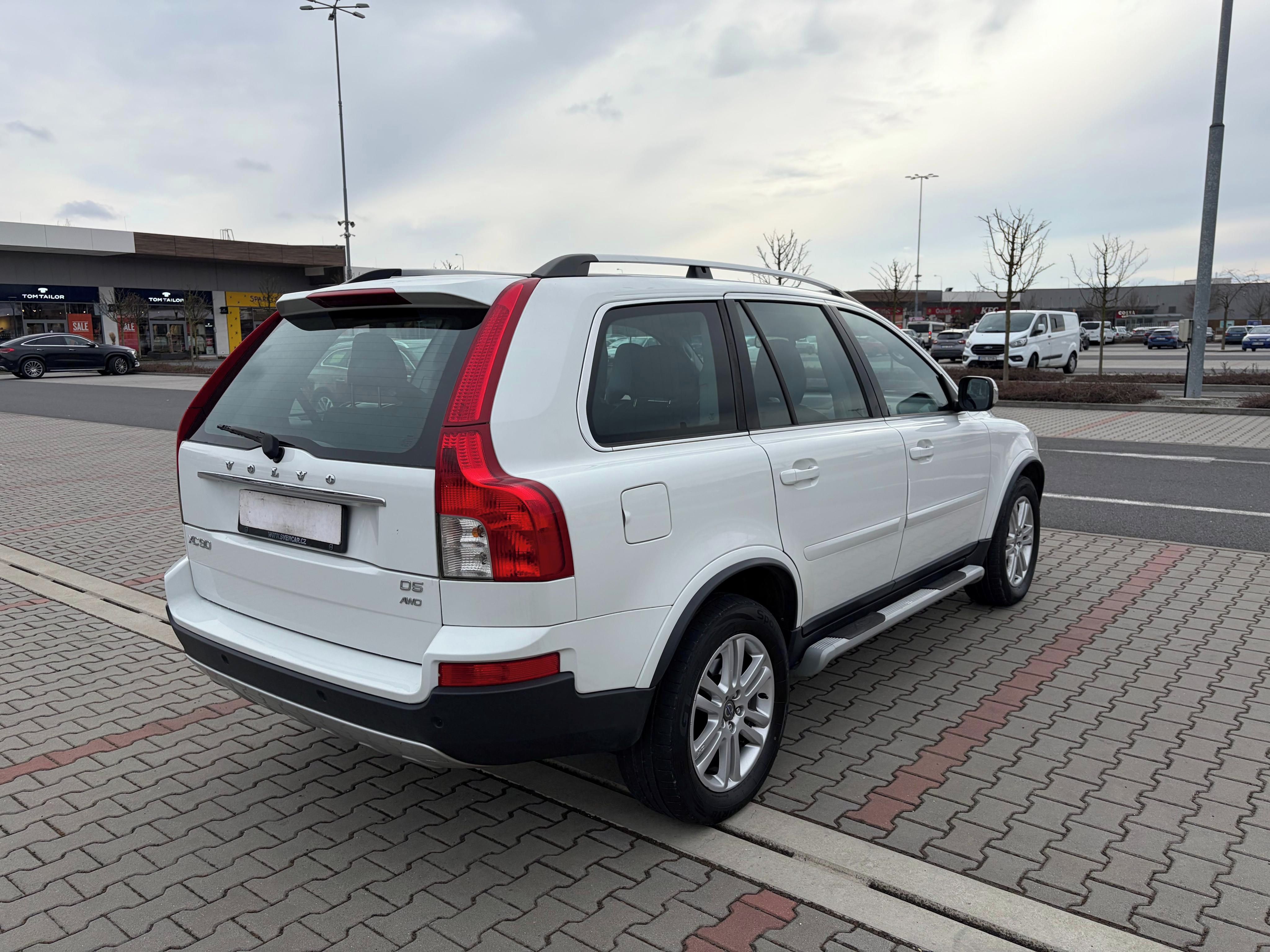Volvo XC90, D5 AWD ČR 7 MÍST - fotka 3