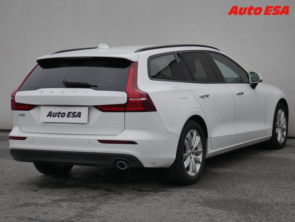 Volvo V60, 2.0 D3,AC,LED,navi - fotka 4