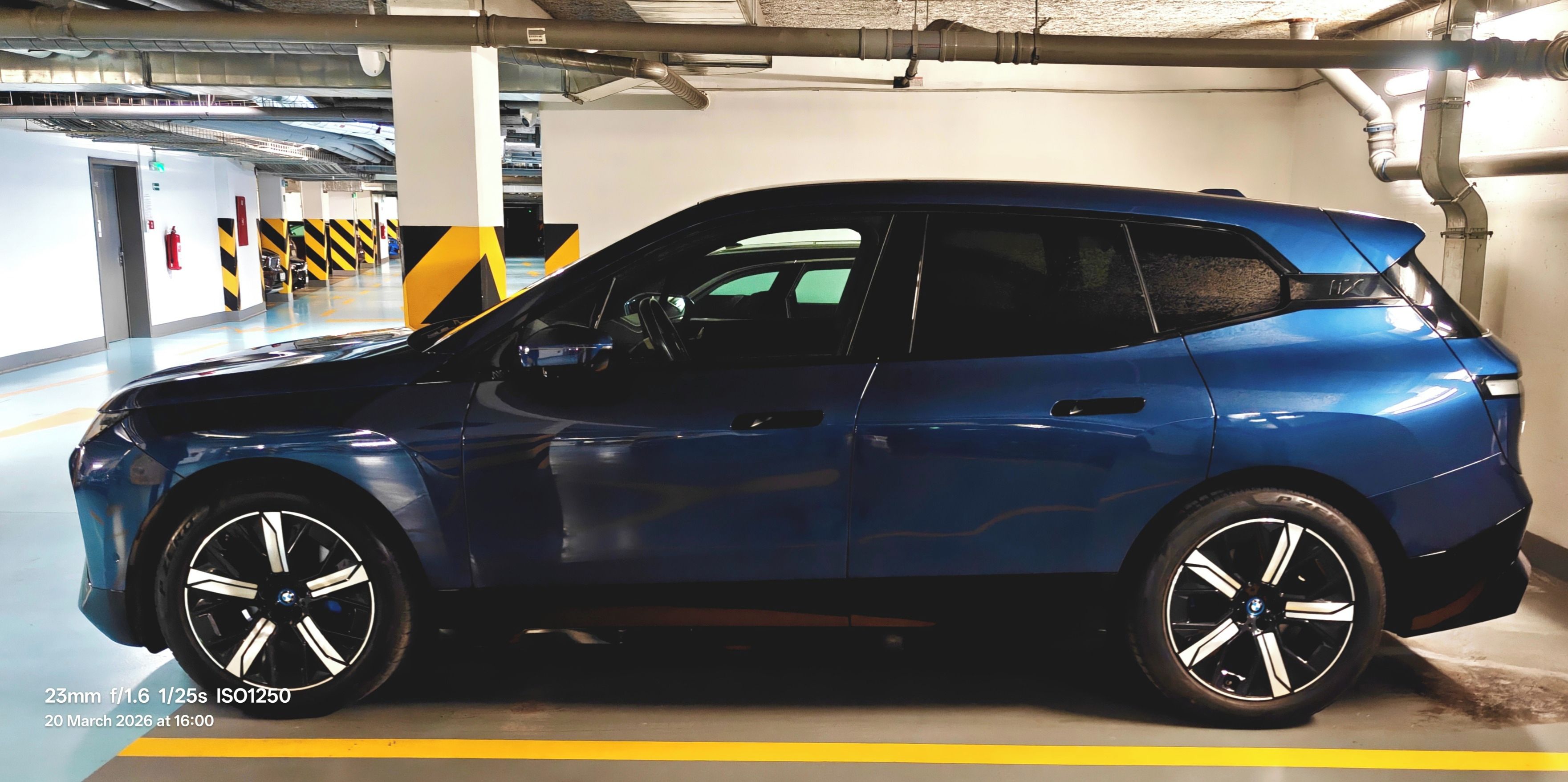BMW iX, xDrive40 - 29,264km - fotka 3
