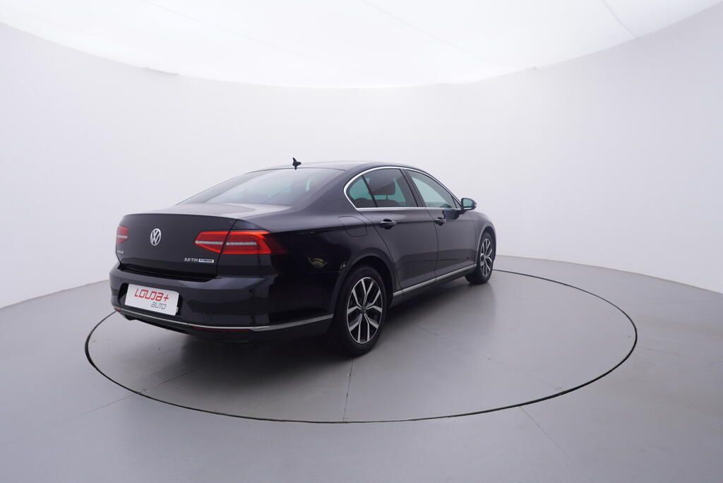 Volkswagen Passat, Highline 2.0 TDI 110 kW - fotka 5