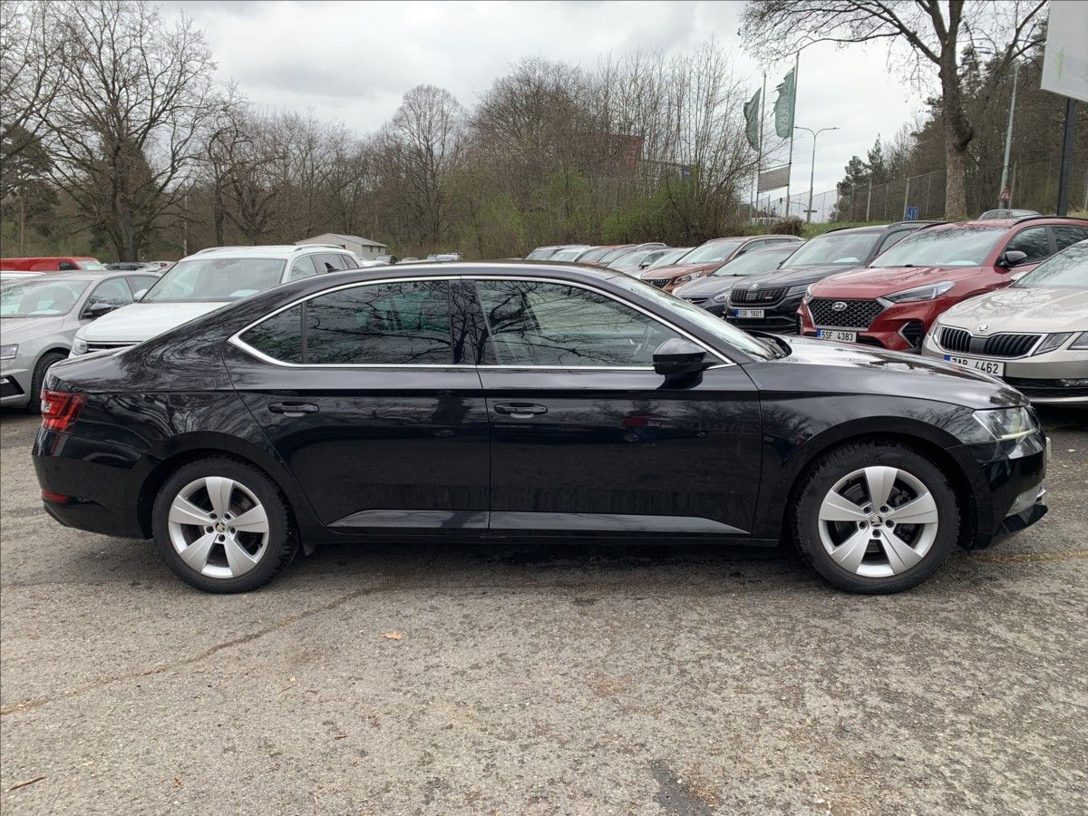 Škoda Superb, 1,5 TSI,ČR - fotka 4