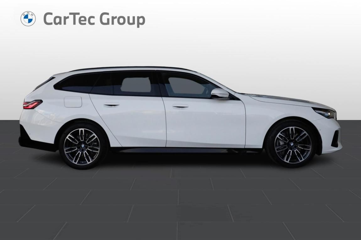 BMW Řada 5, 550e xDrive Touring - fotka 4