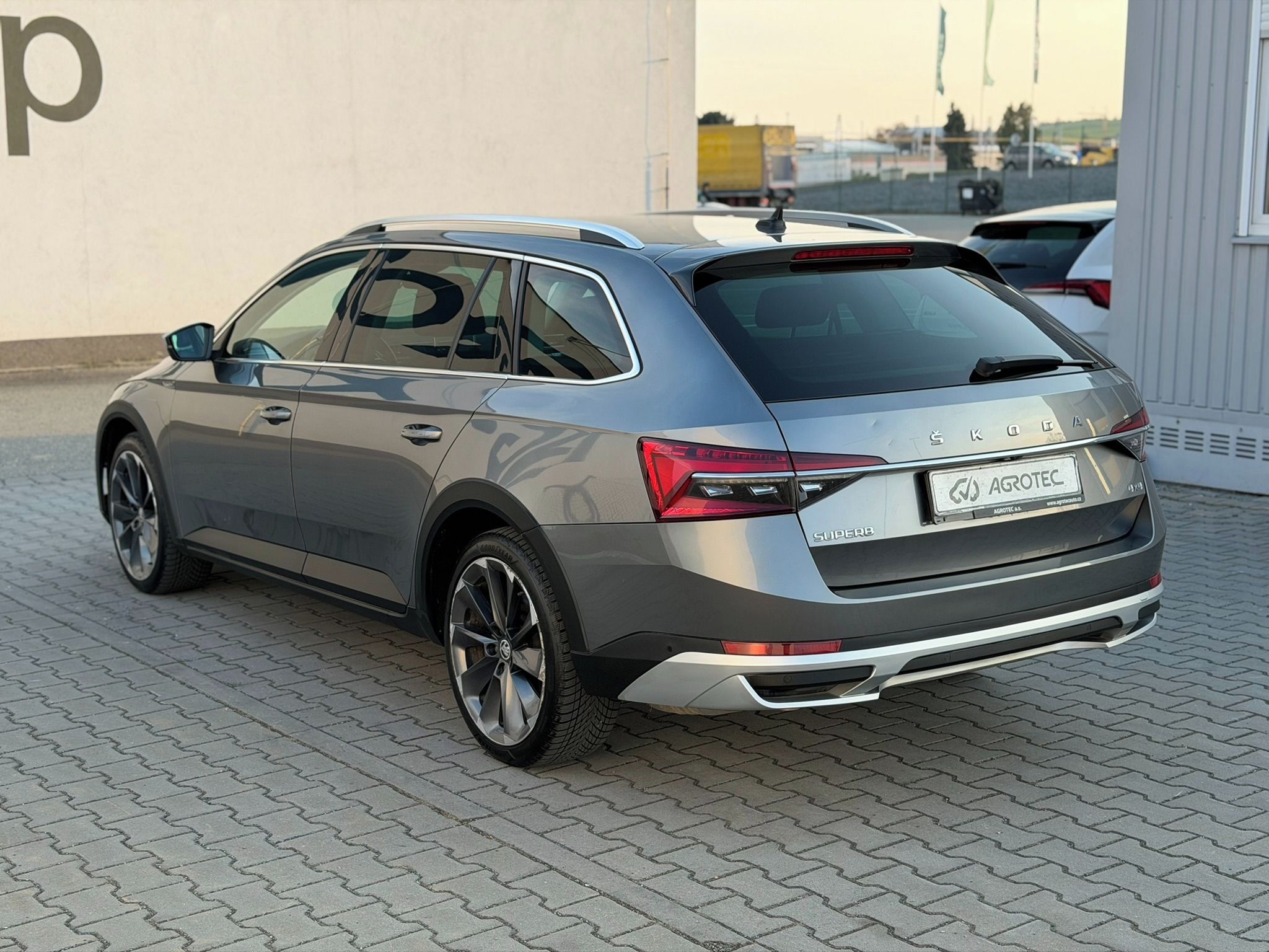 Škoda Superb, 2.0 TSI 206kW Scout Combi 4x4 - fotka 5