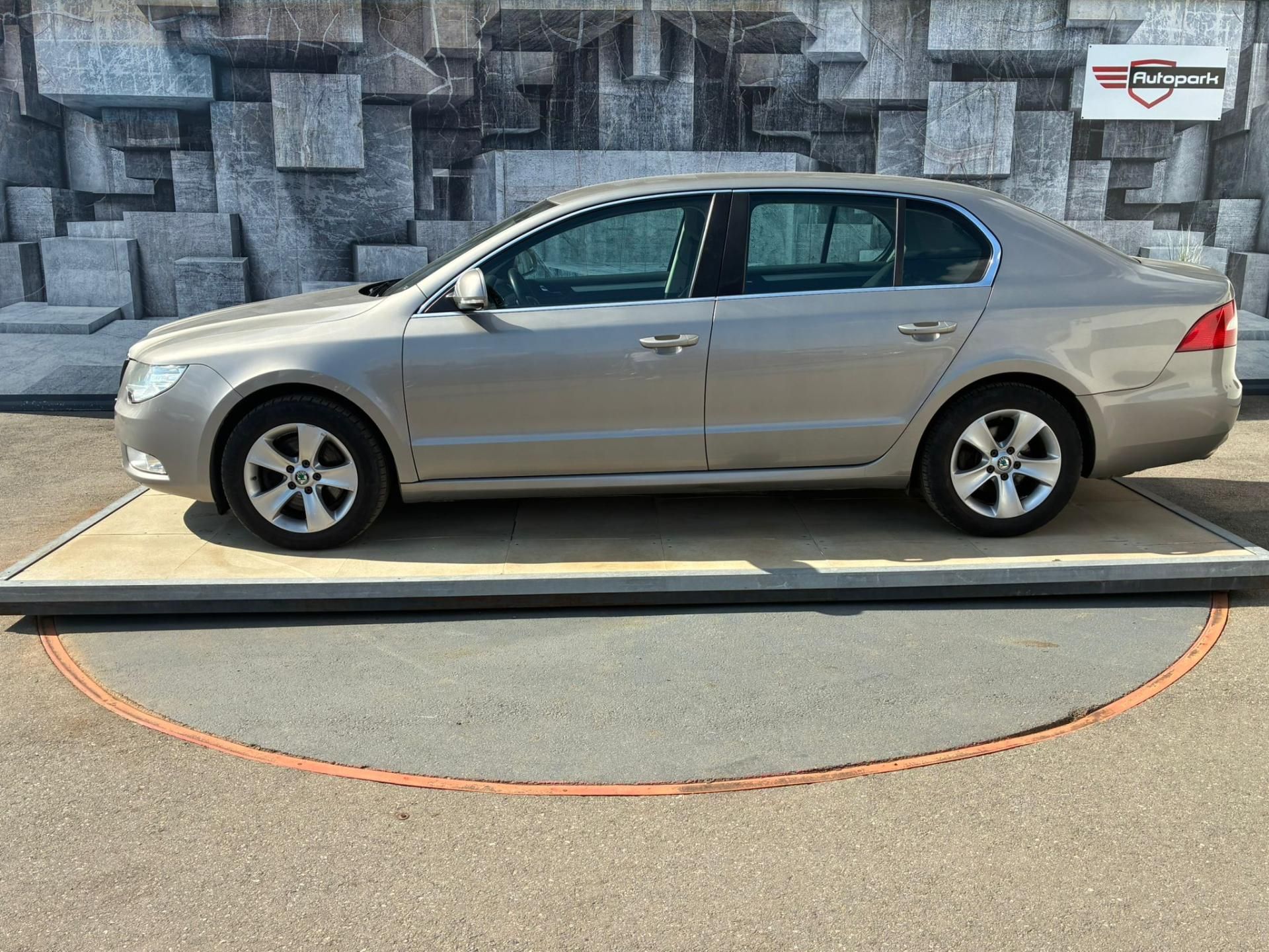 Škoda Superb, 2.0TDI, 103KW - fotka 5