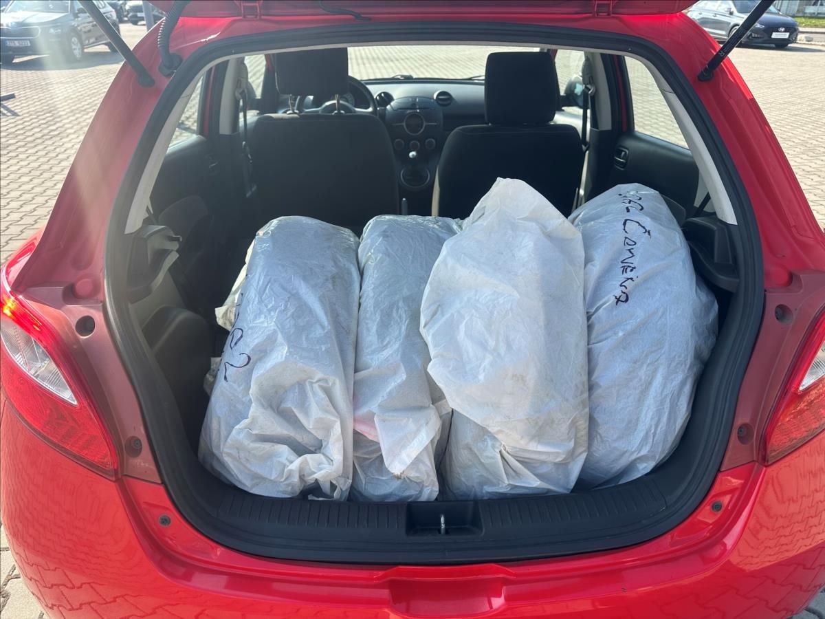 Mazda 2, 1,4 i MT - fotka 5