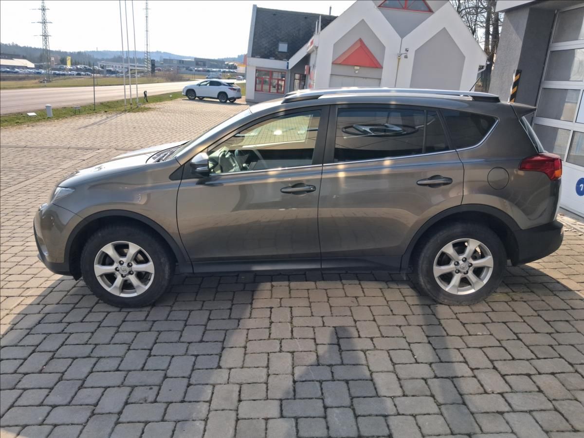 Toyota Rav4, 2,2 Active AT 4x4 - fotka 3