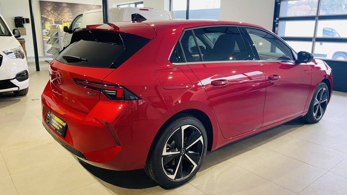Opel Astra, Elegance HB 1.6 PHEV 132kW/180 - fotka 4