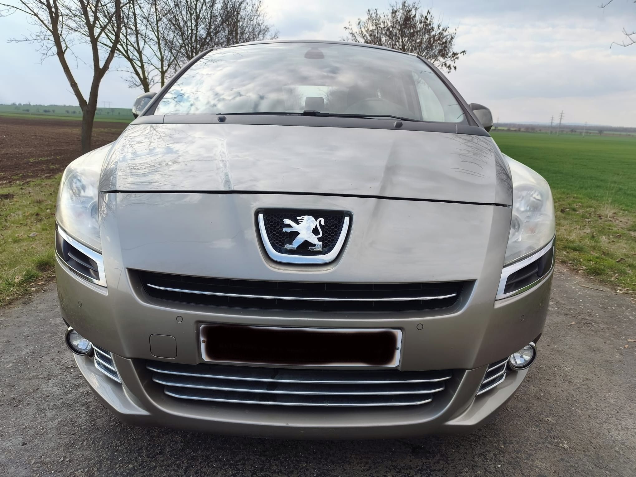 Peugeot 5008, 1,6i 88 kW, 7 míst - fotka 2
