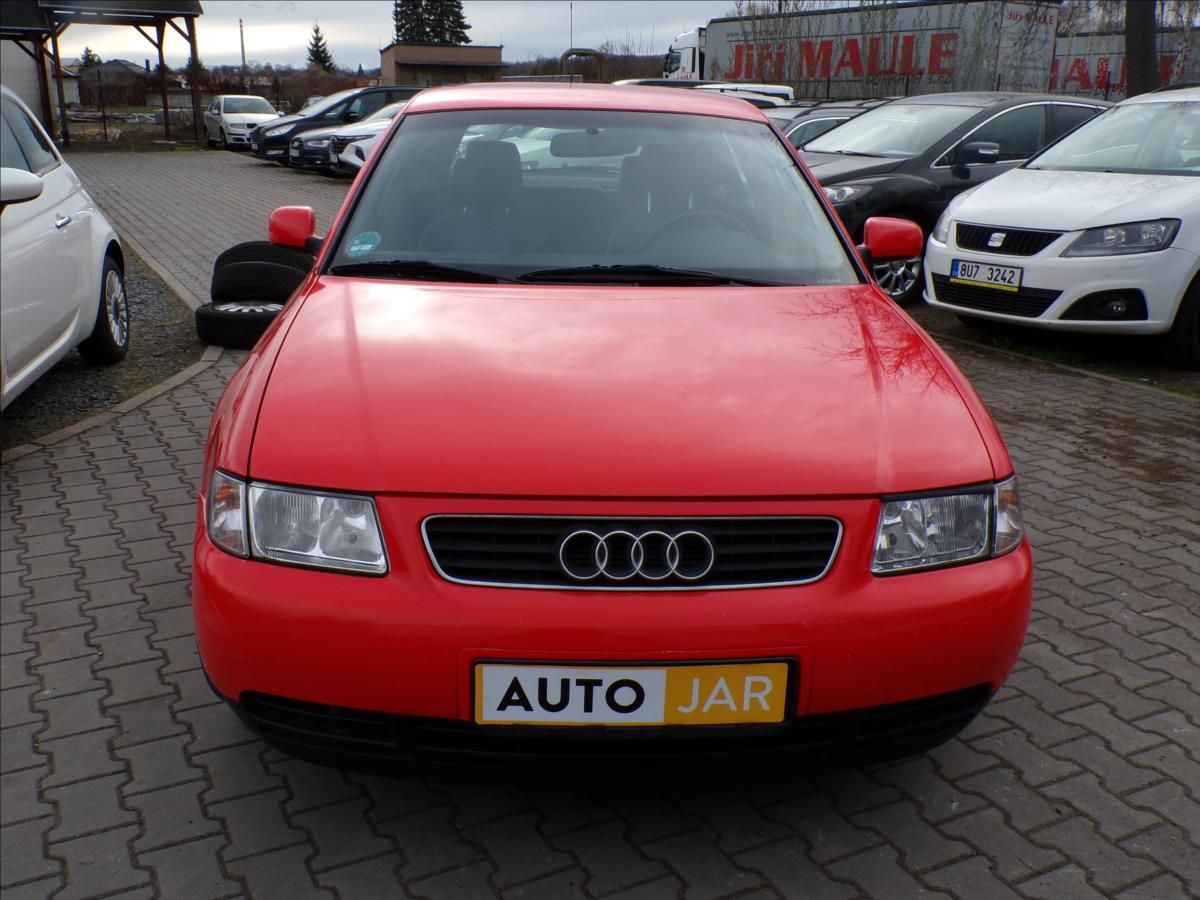 Audi A3, 1,6 i  KLIMATIZACE - fotka 2