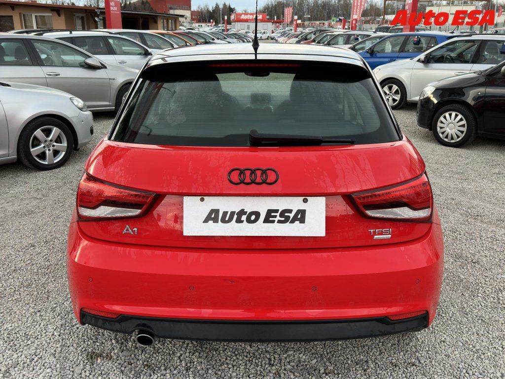 Audi A1, 1.0 TFSi,Navi,výhřev sed - fotka 5