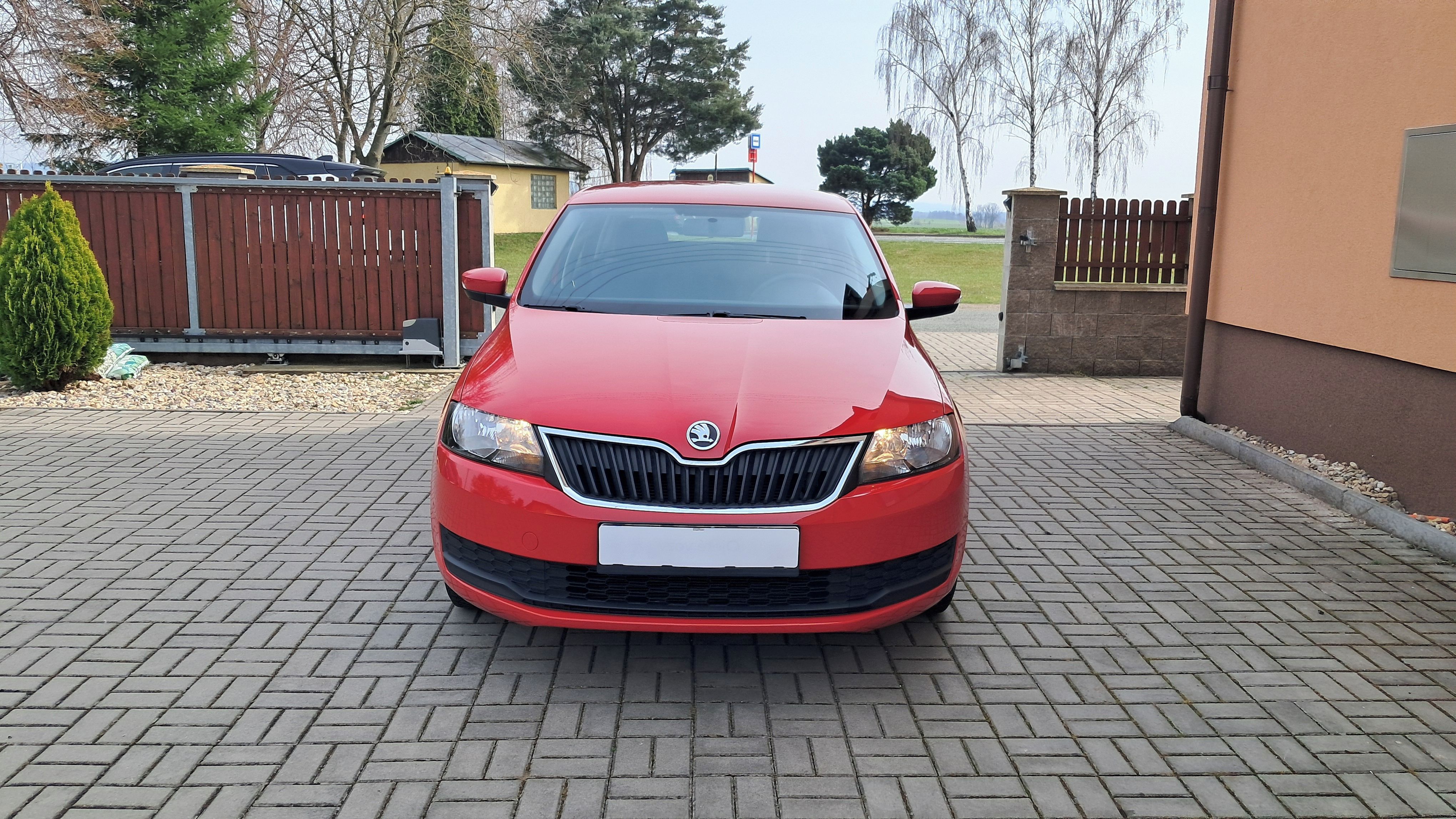 Škoda Rapid, Spaceback 1.0 TSI ČR - fotka 2