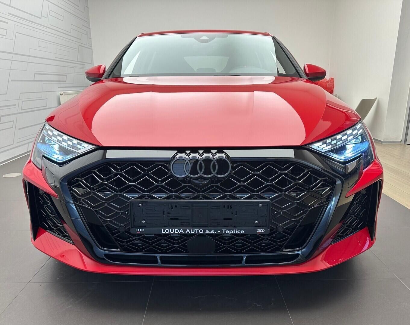 Audi RS3, Sportback  2,5 TFSI 294 kW - fotka 2