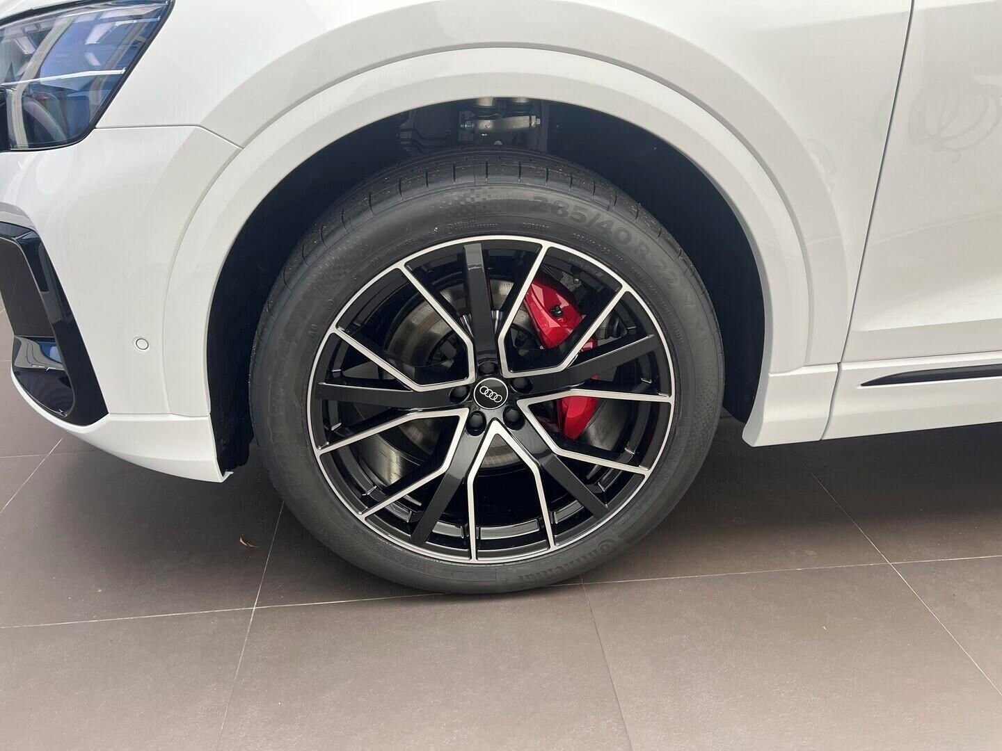 Audi Q8, SUV 50 TDI quattro 210 kW - fotka 5