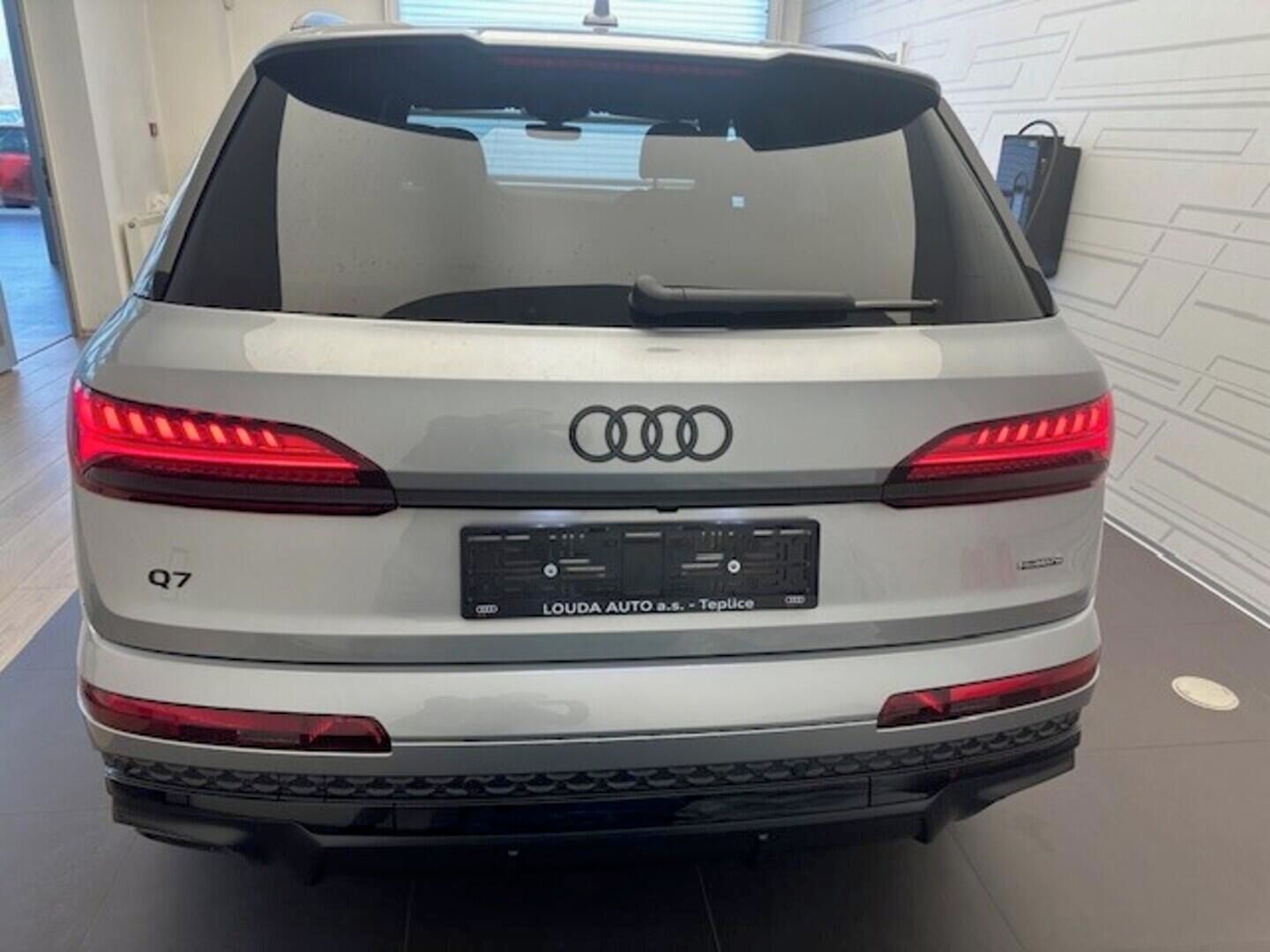 Audi Q7, SUV S line TDI quattro 210 kW - fotka 5