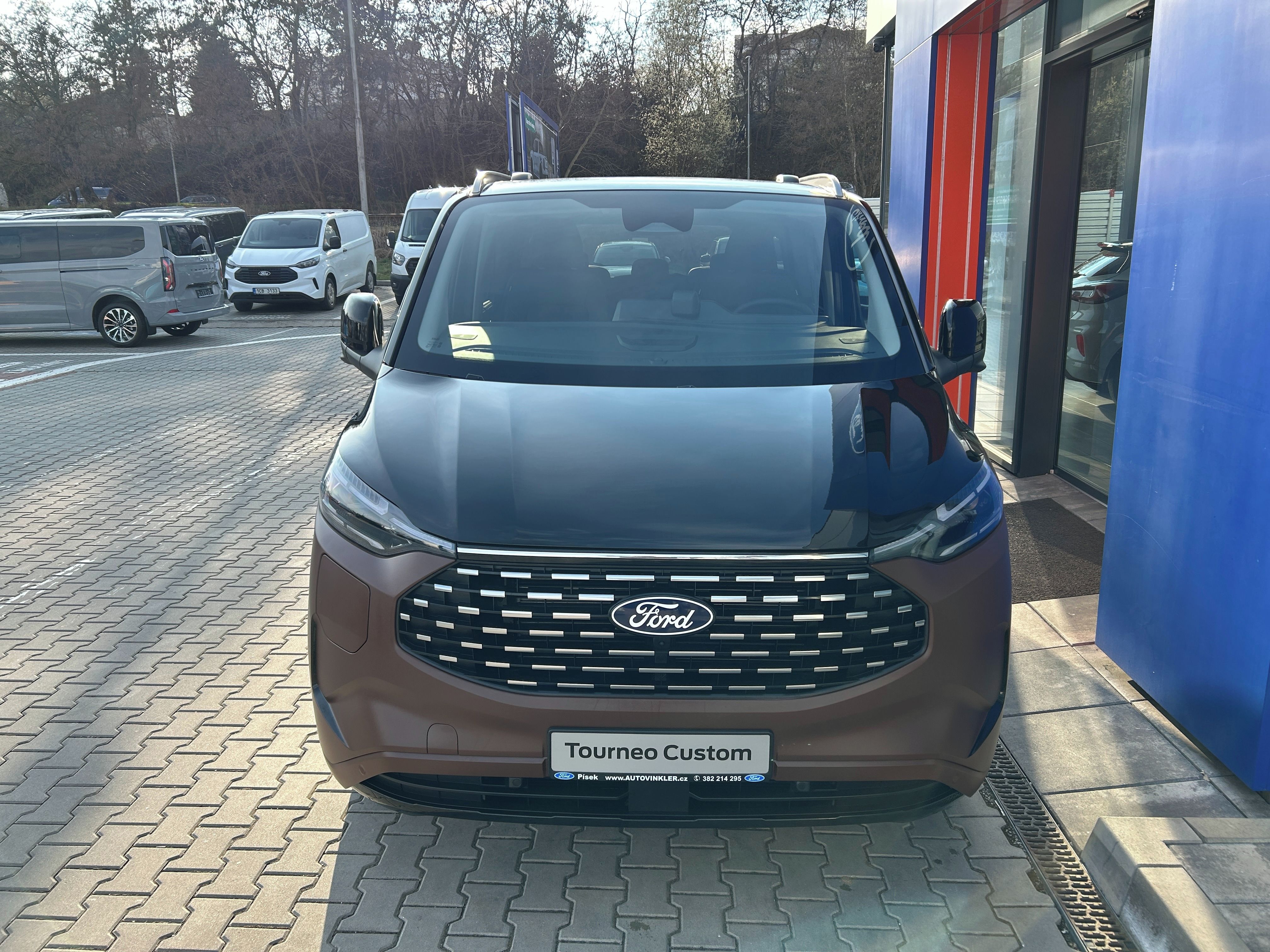 Ford Tourneo Custom, Titanium X L1 2.5 PHEV 171kW - fotka 2