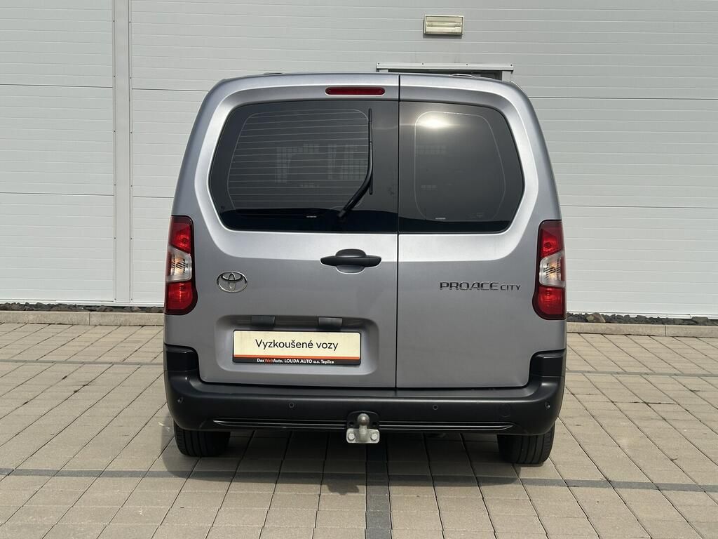 Toyota Proace City, LWB Crewcab 1.5 D-4D 96 kW - fotka 6