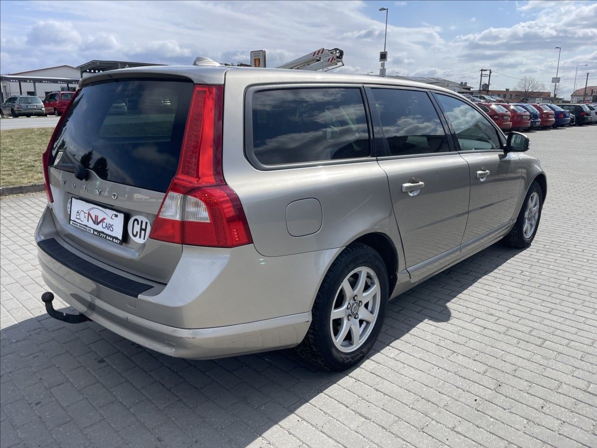Volvo V70, 2,0 d 100kw Momentum Kinetic o - fotka 4