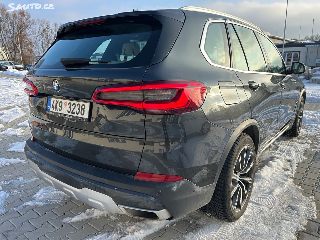 BMW X5, xDrive 40i - fotka 4
