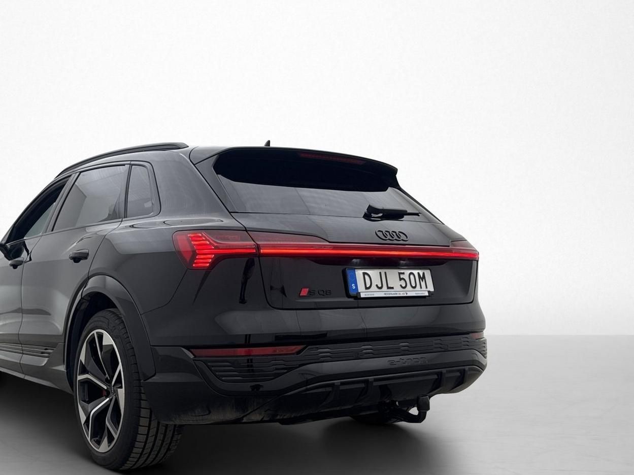 Audi SQ8, e-tron quattro Tažné Pano 360k - fotka 3