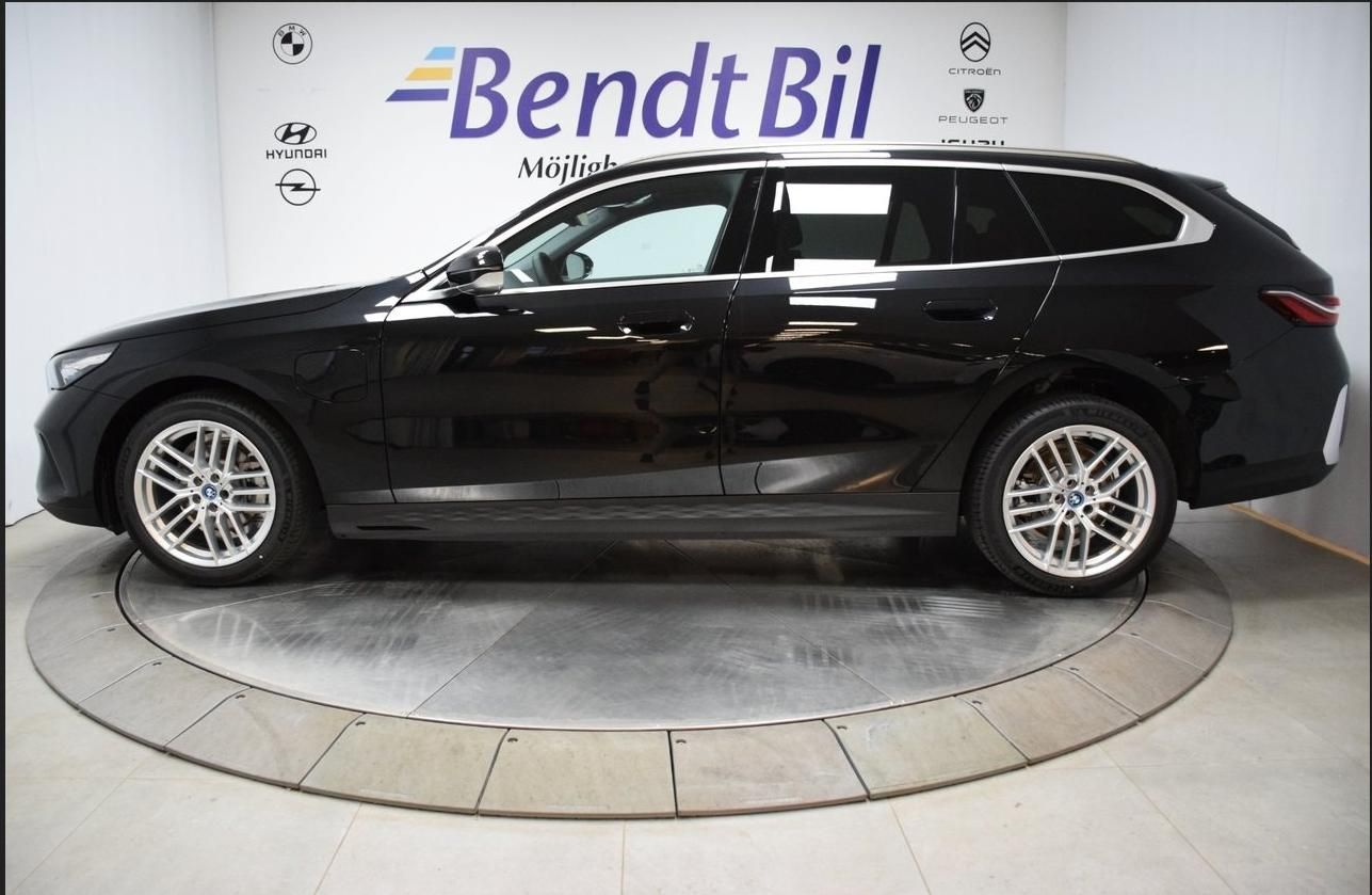 BMW Řada 5, 530e xDrive Touring Tažné - fotka 4