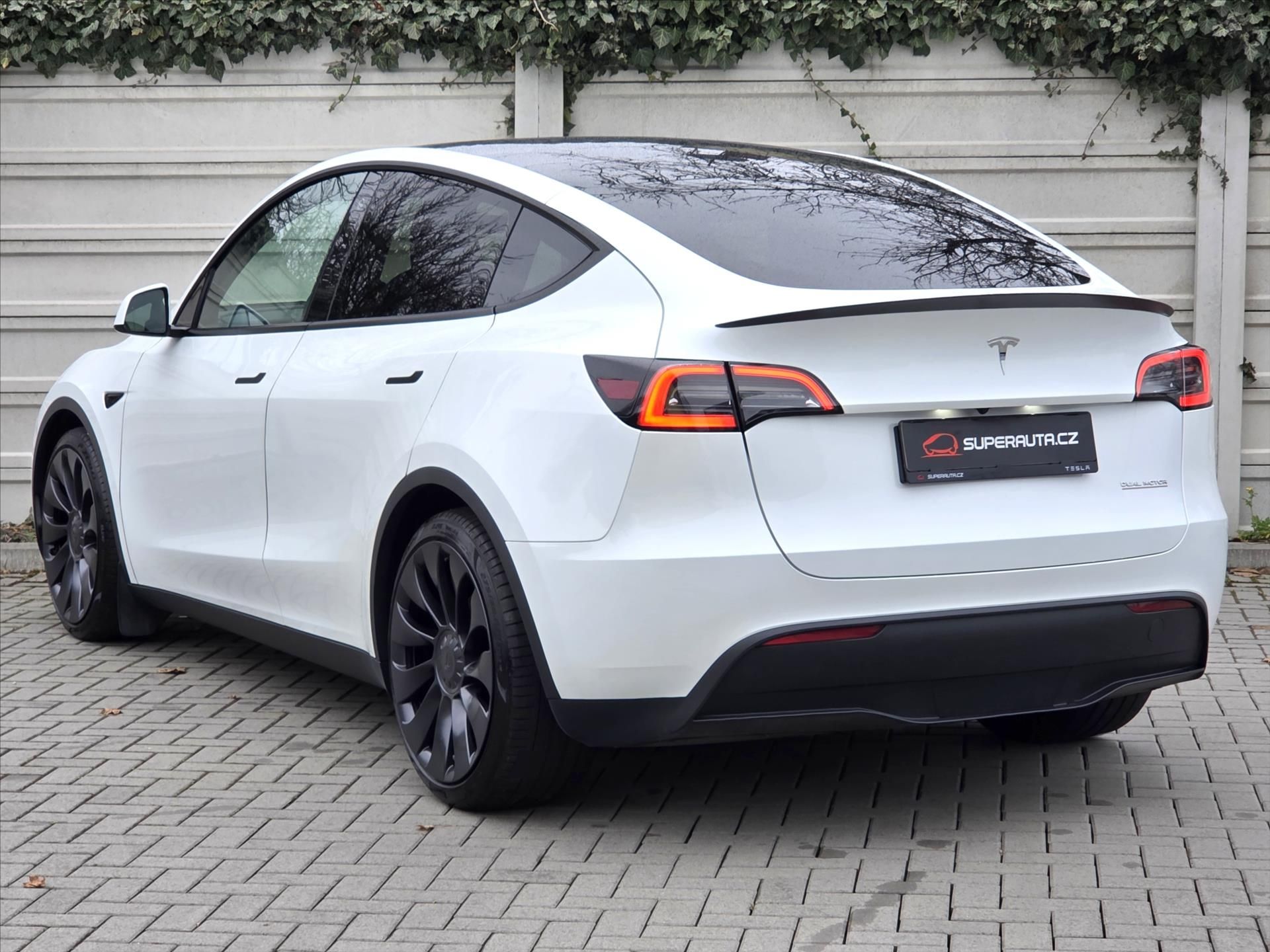 Tesla Model Y, Performance 393kW Tov.Zár. 1.m - fotka 5