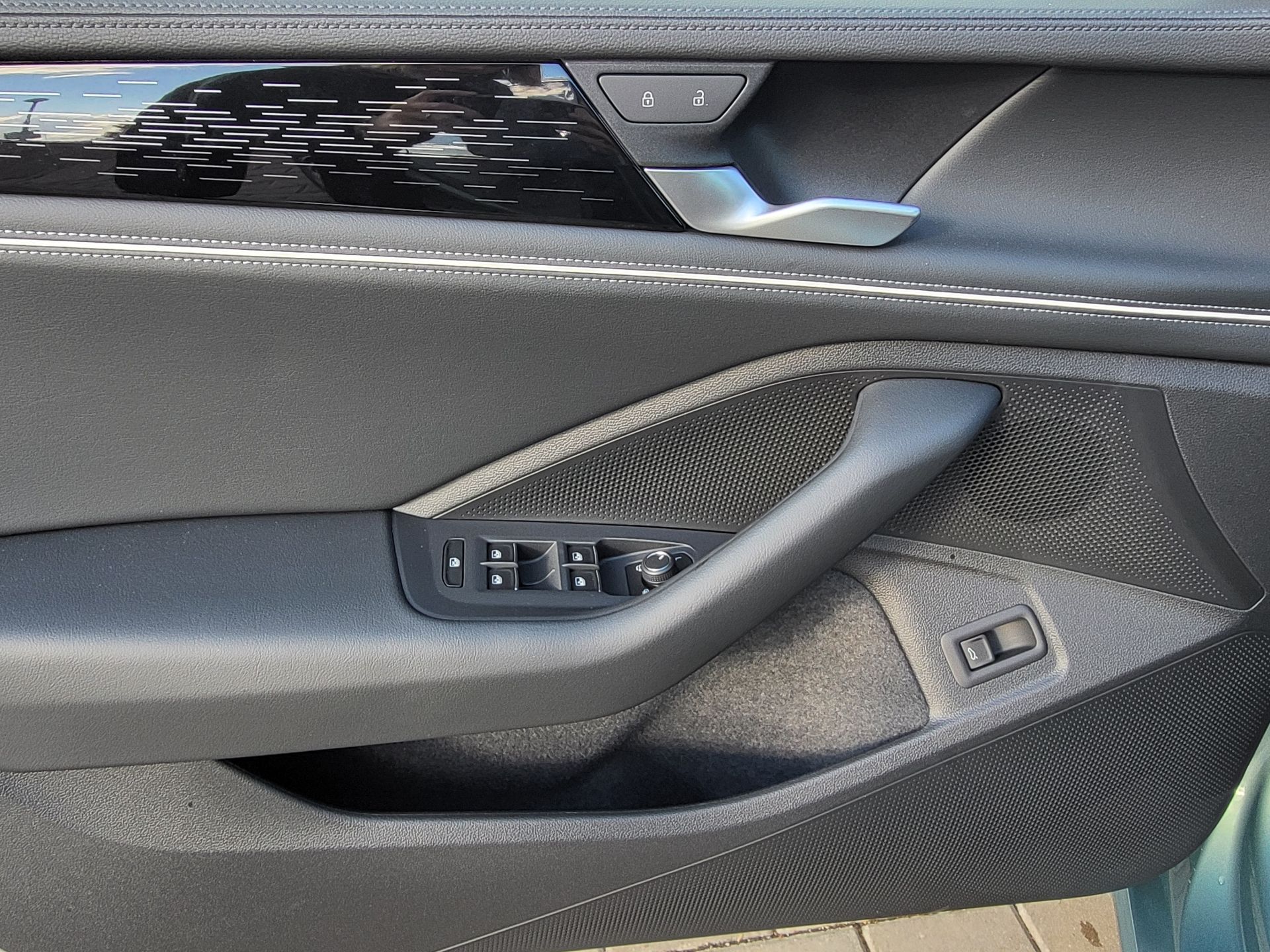 Volkswagen Passat, Elegance 2,0 TDI 110 kW - fotka 6