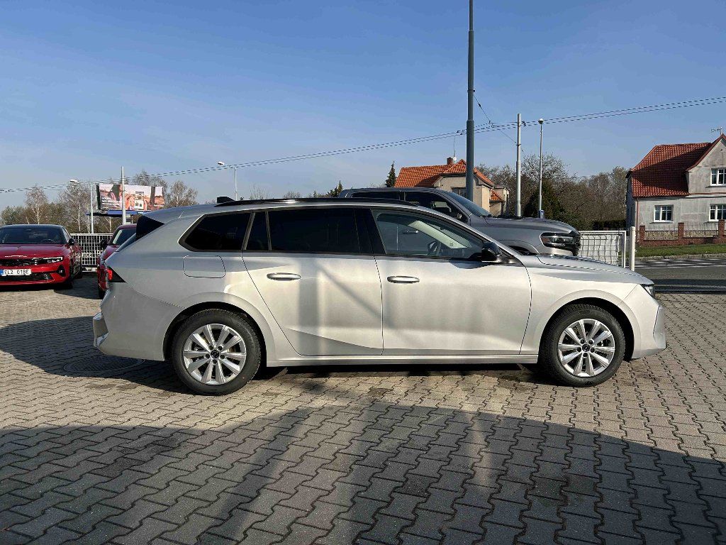 Opel Astra, ST Edition 1,2 Turbo 96kW MT6 - fotka 5